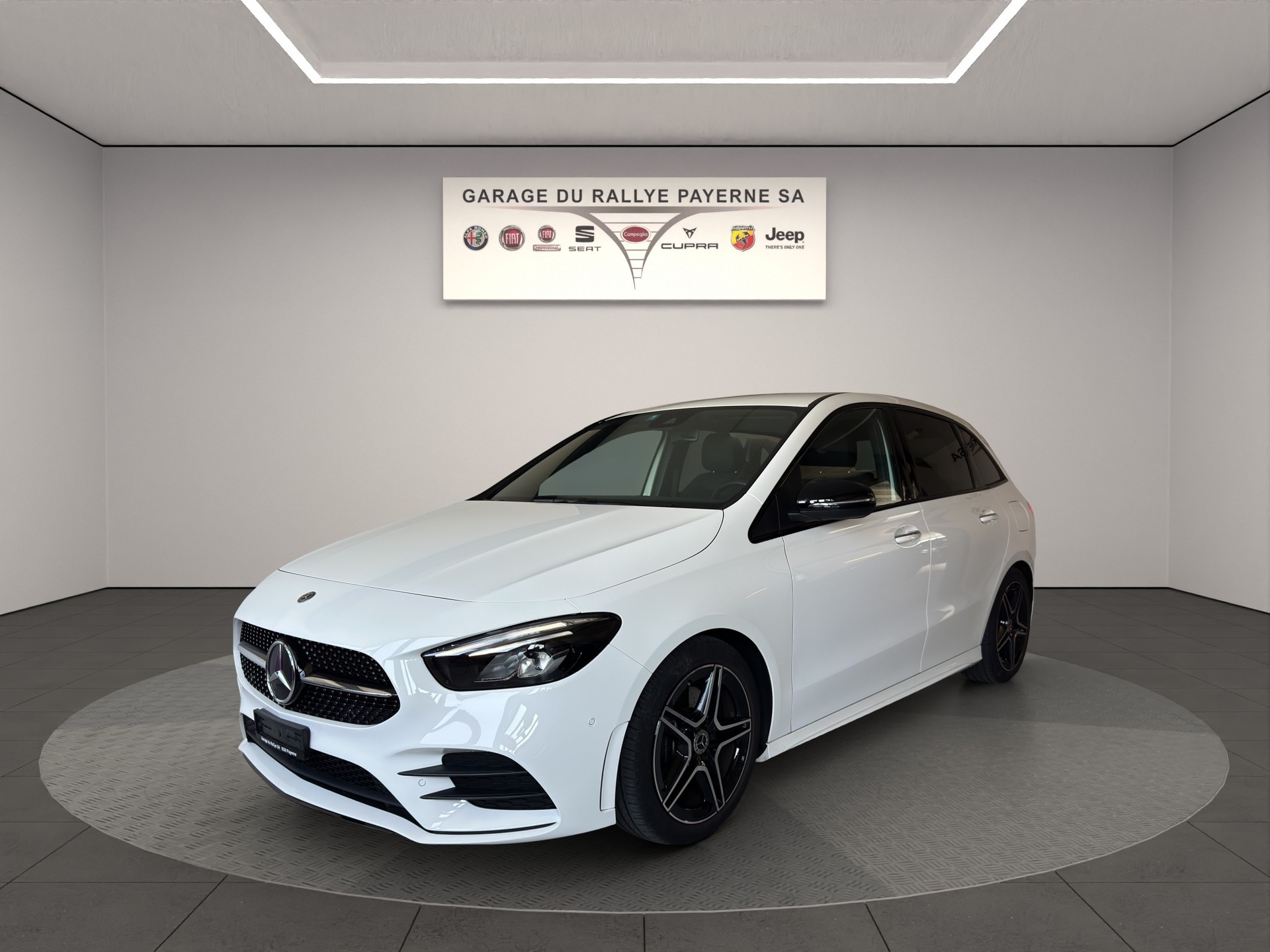 MERCEDES-BENZ B 220 4Matic AMG Line 7G-DCT-image-1