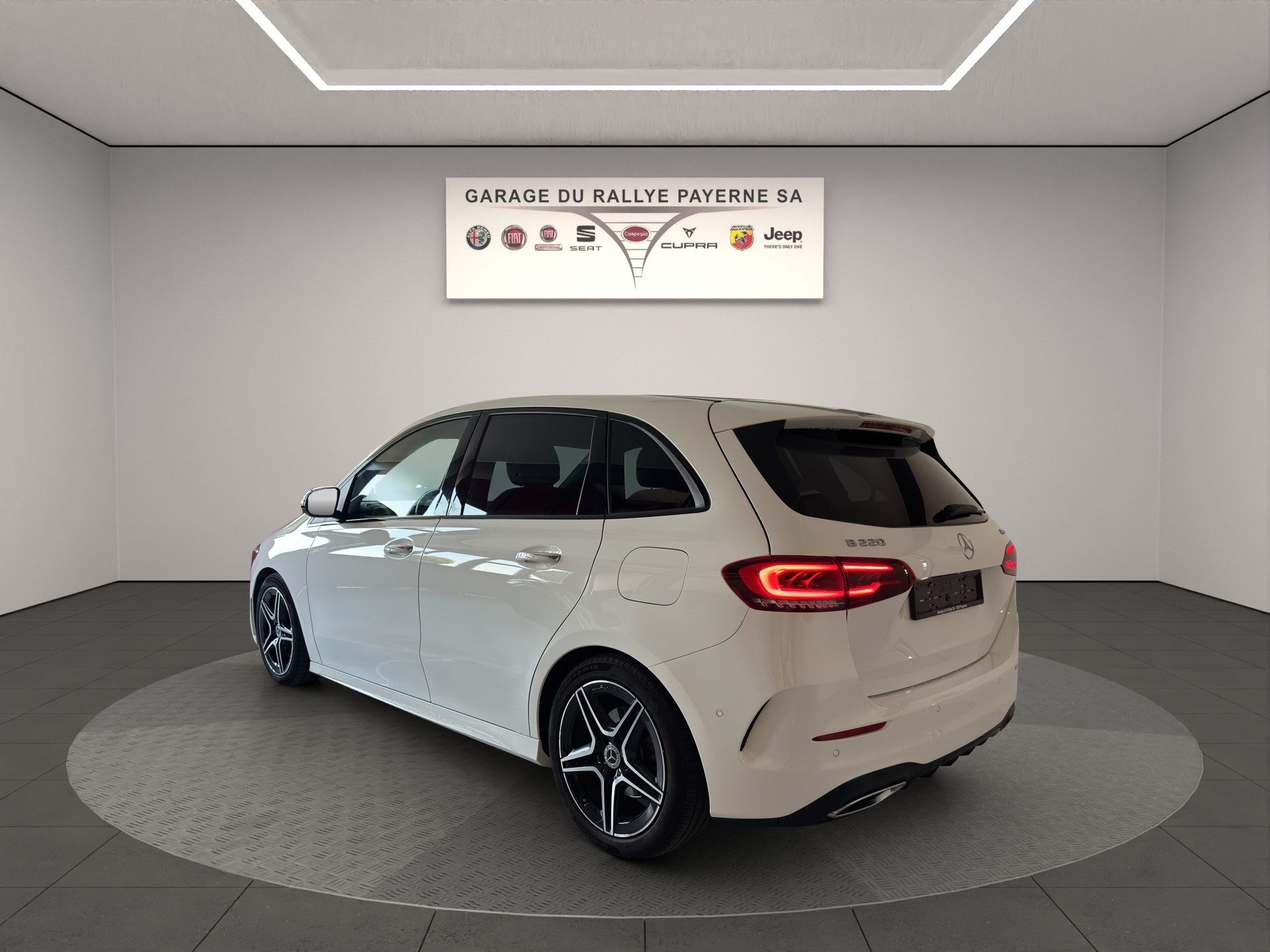 MERCEDES-BENZ B 220 4Matic AMG Line 7G-DCT-image-2