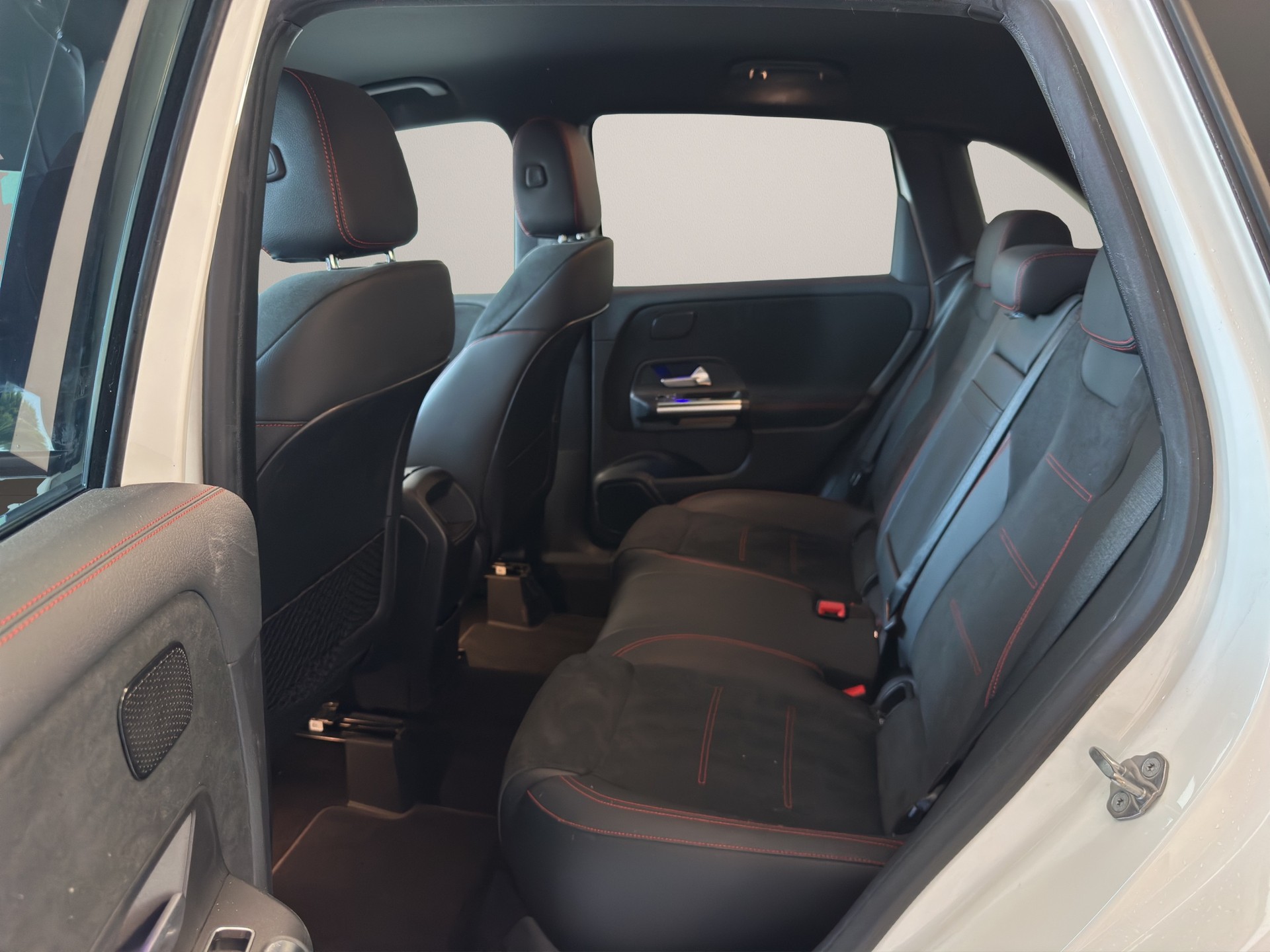 MERCEDES-BENZ B 220 4Matic AMG Line 7G-DCT-image-10