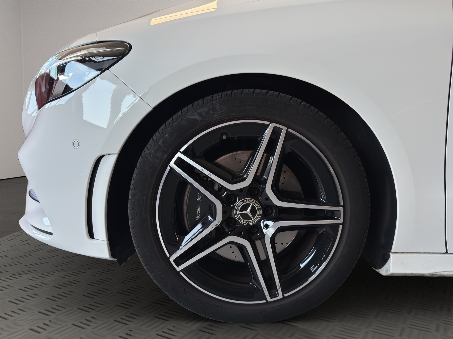 MERCEDES-BENZ B 220 4Matic AMG Line 7G-DCT-image-6
