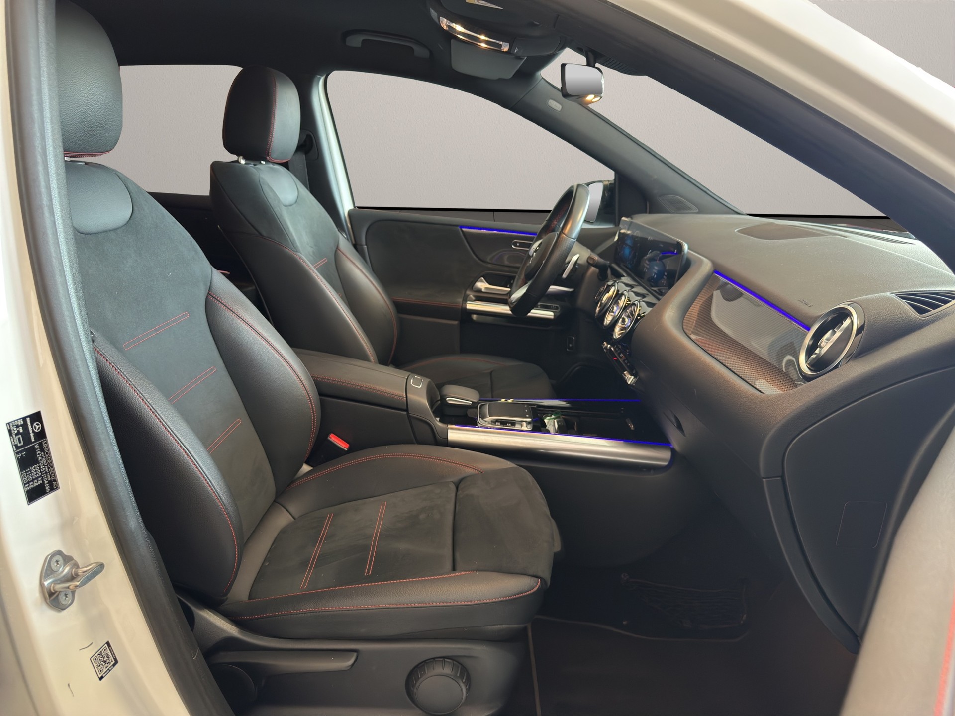 MERCEDES-BENZ B 220 4Matic AMG Line 7G-DCT-image-9