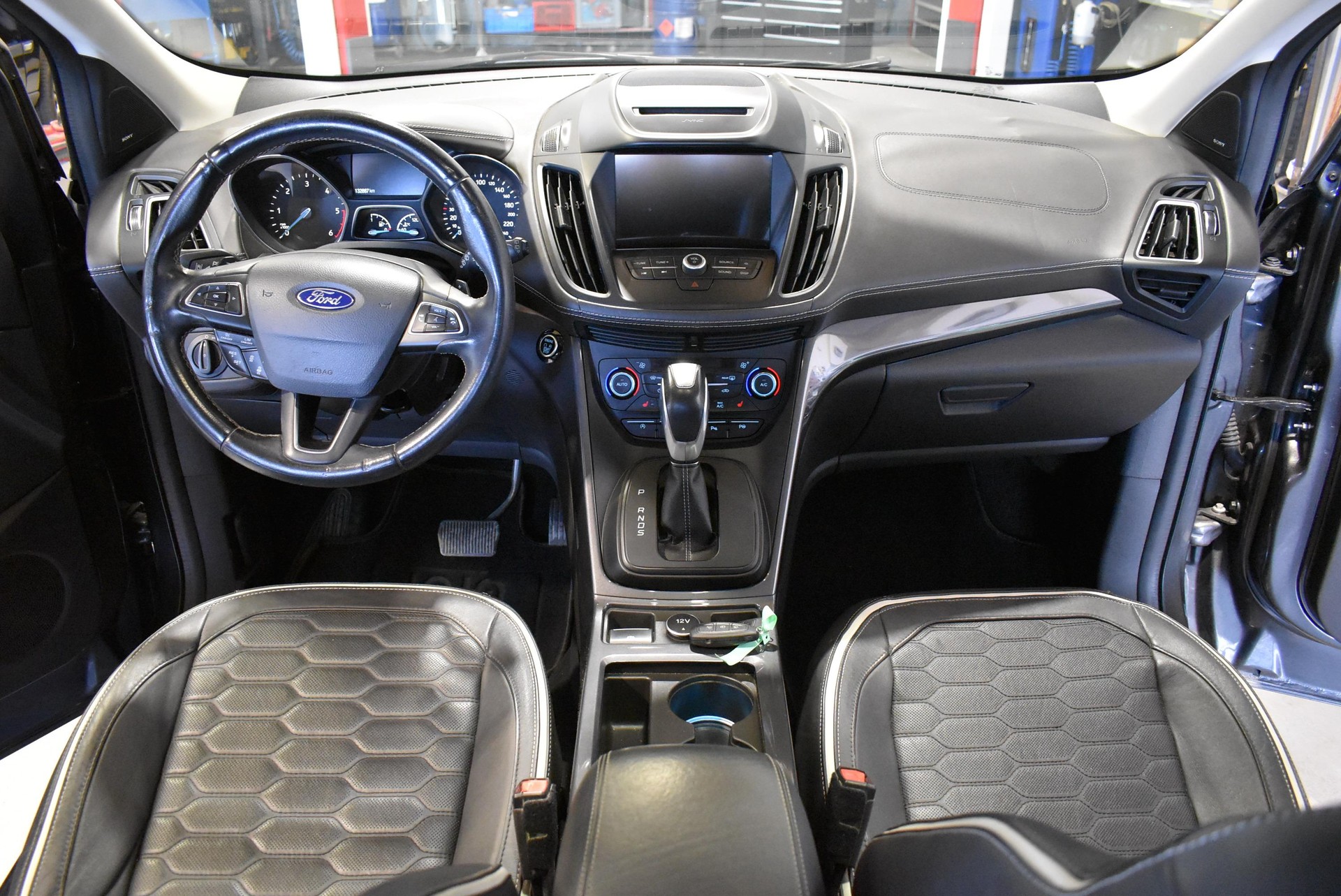 FORD Kuga 2.0 TDCi 180 Vignale FPS-image-8