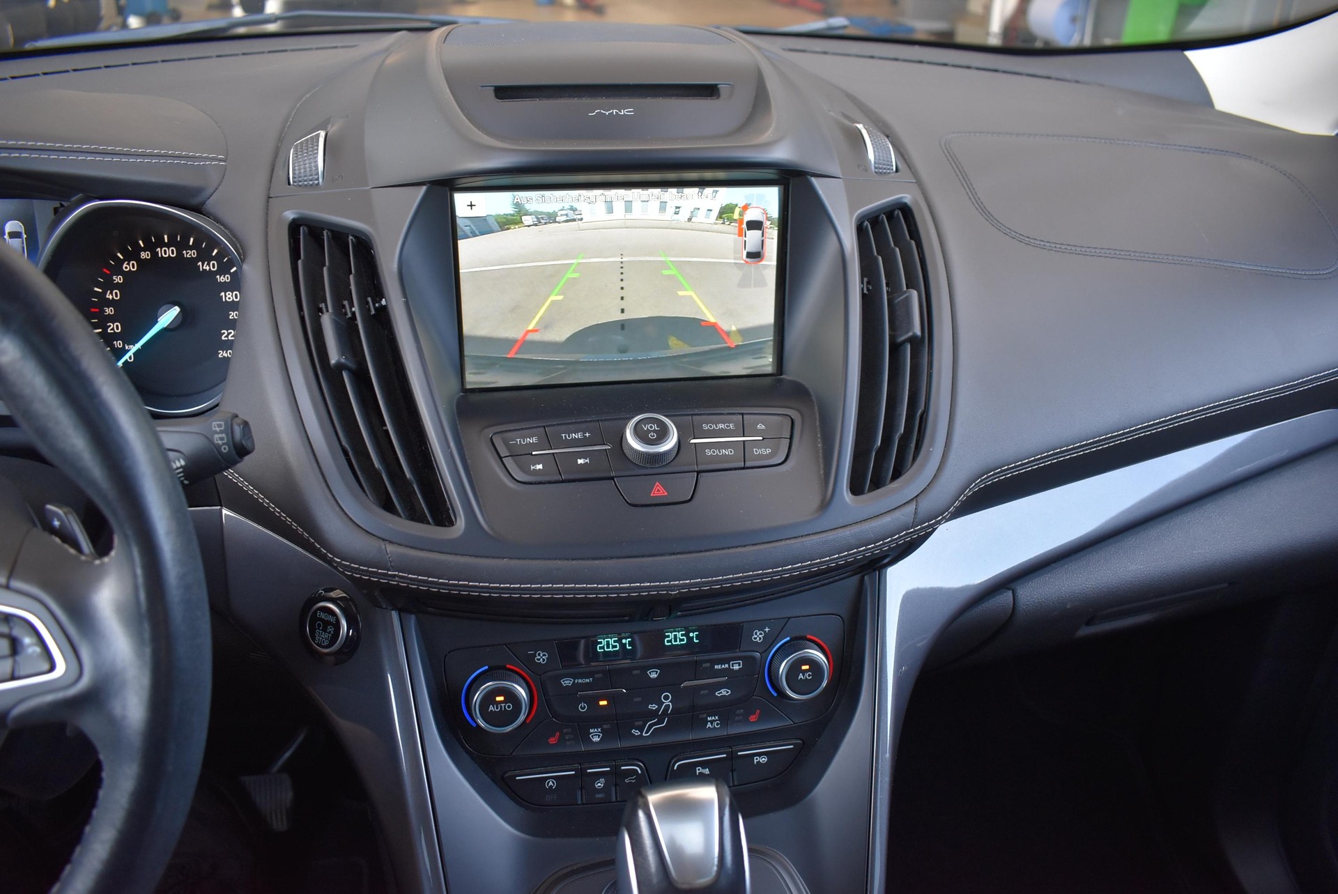 FORD Kuga 2.0 TDCi 180 Vignale FPS-image-9