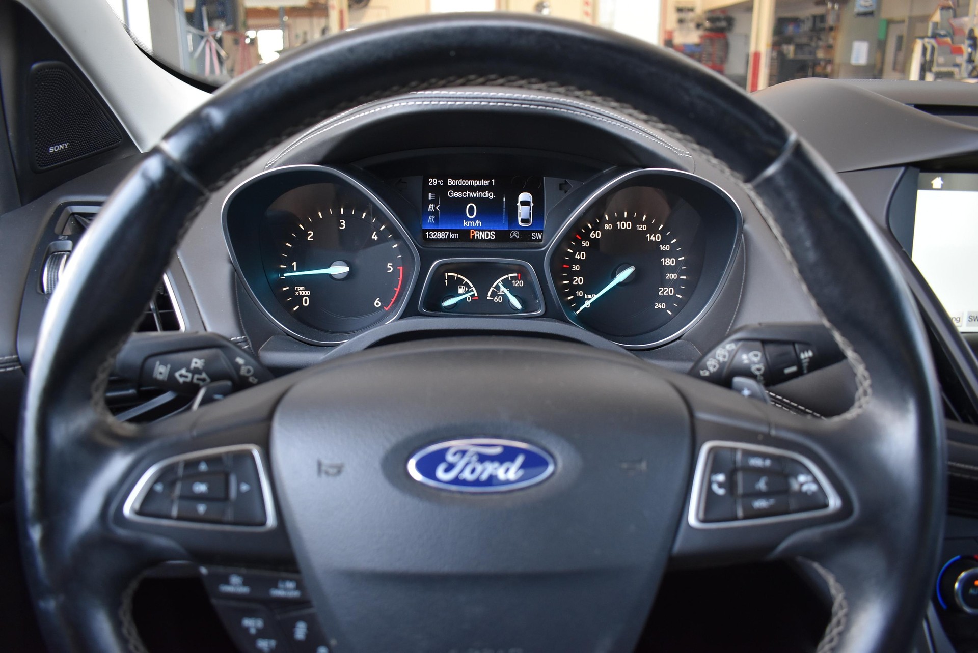FORD Kuga 2.0 TDCi 180 Vignale FPS-image-10