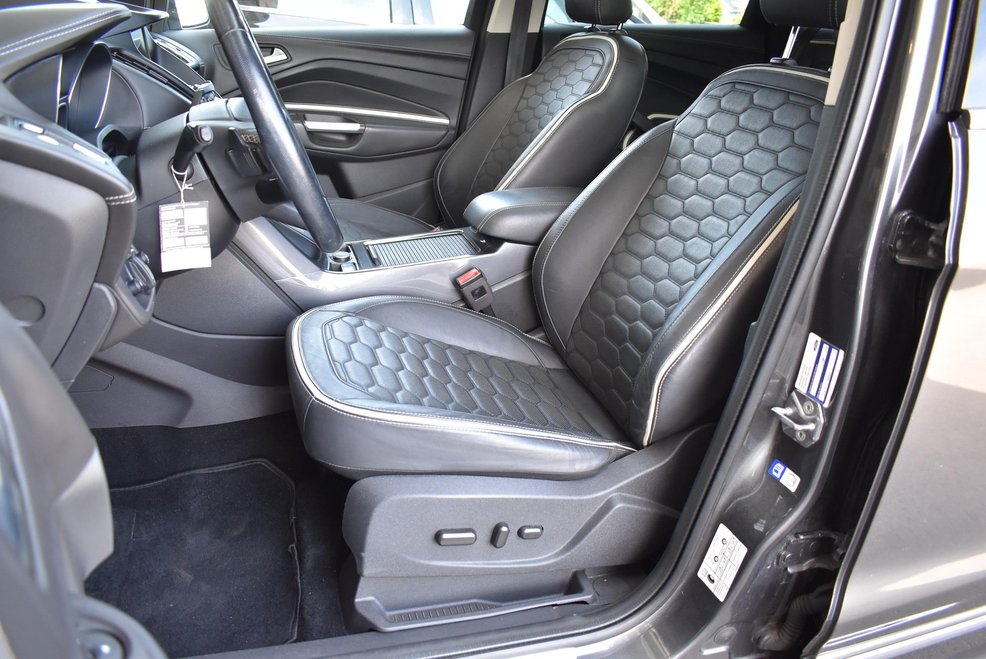 FORD Kuga 2.0 TDCi 180 Vignale FPS-image-11