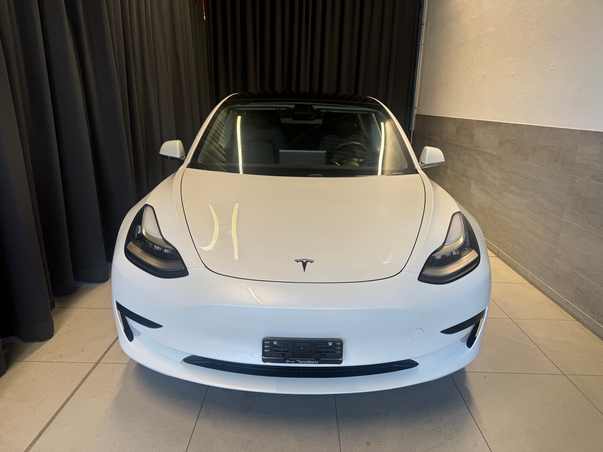 TESLA Model 3 Long Range RWD (32)-showroom-element-1