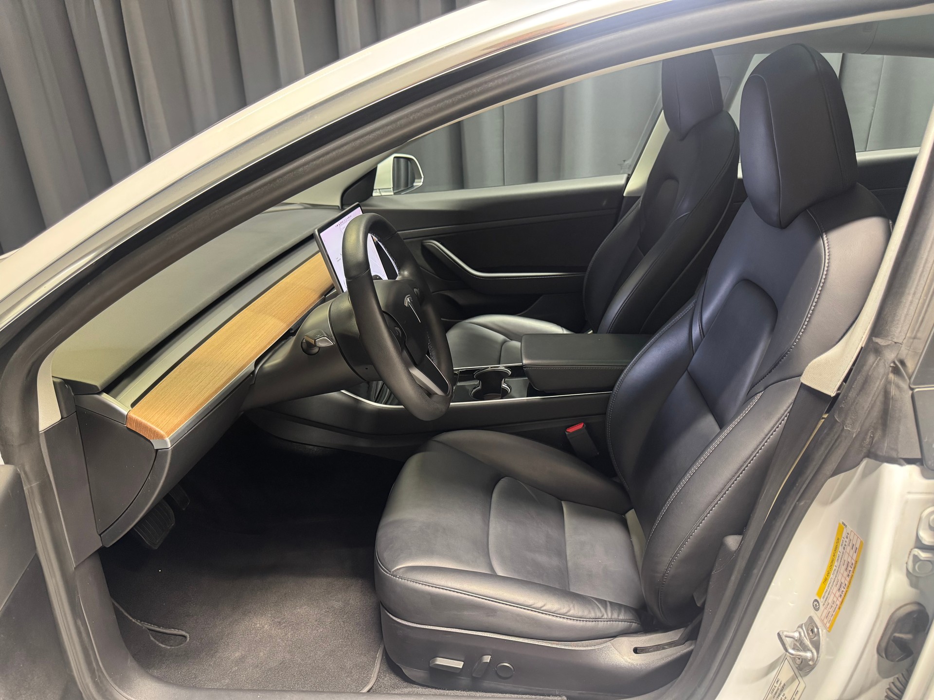 TESLA Model 3 Long Range RWD (32)-image-6