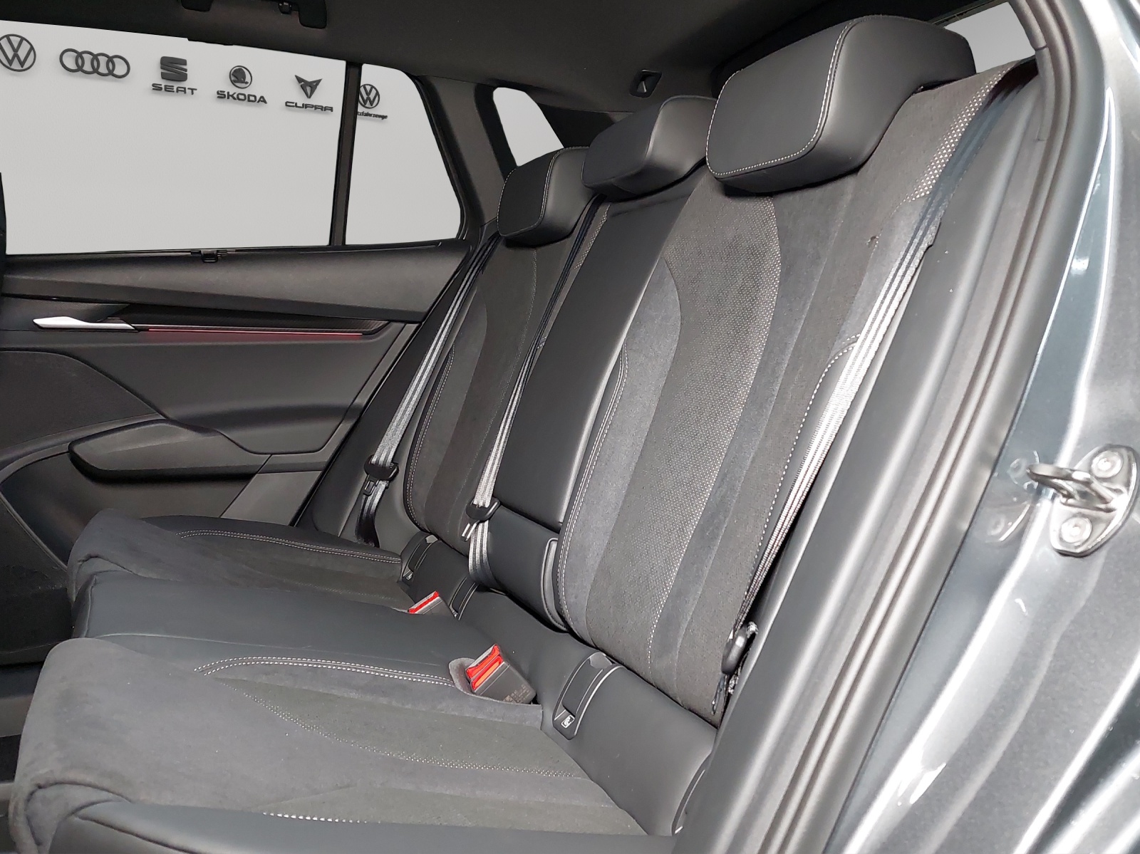 SKODA Elroq 85x Sportline 4x4-image-8