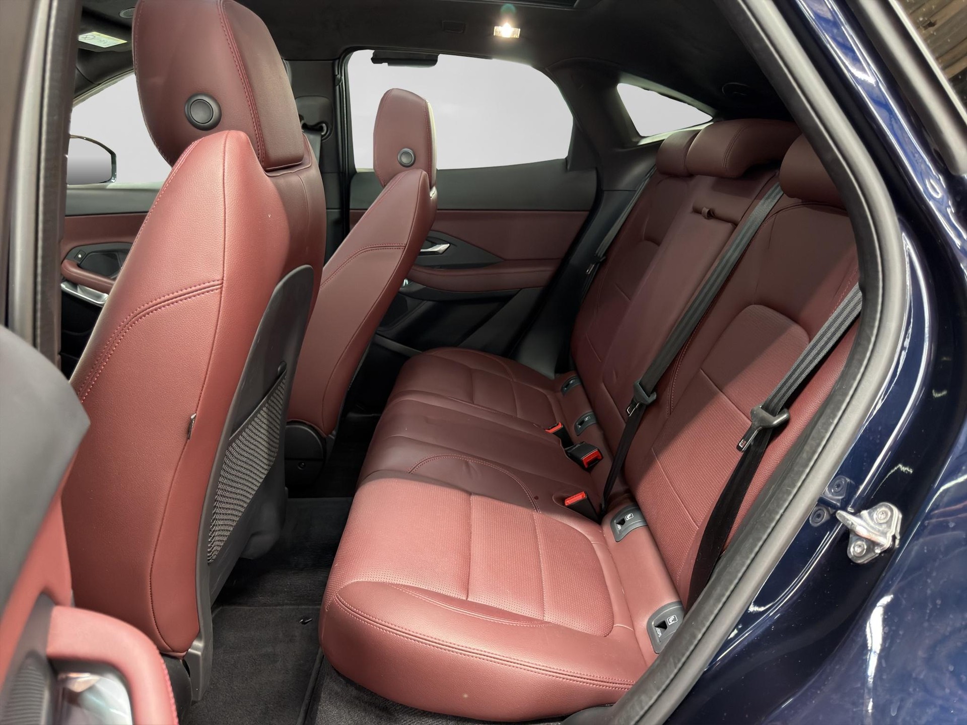 JAGUAR E-Pace 1.5 T 300e R-Dynamic S AWD-image-6