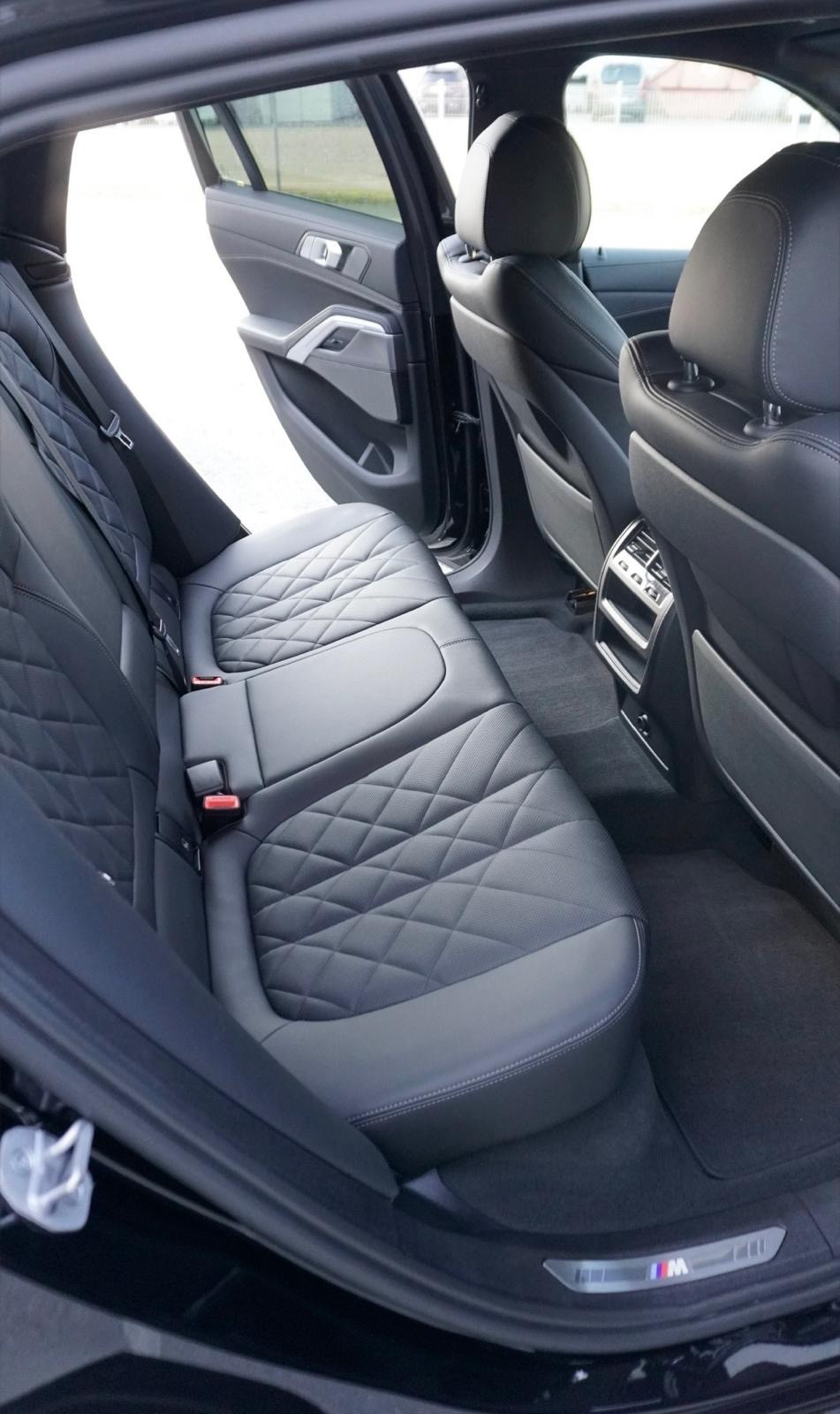 BMW 40i xDrive-image-5