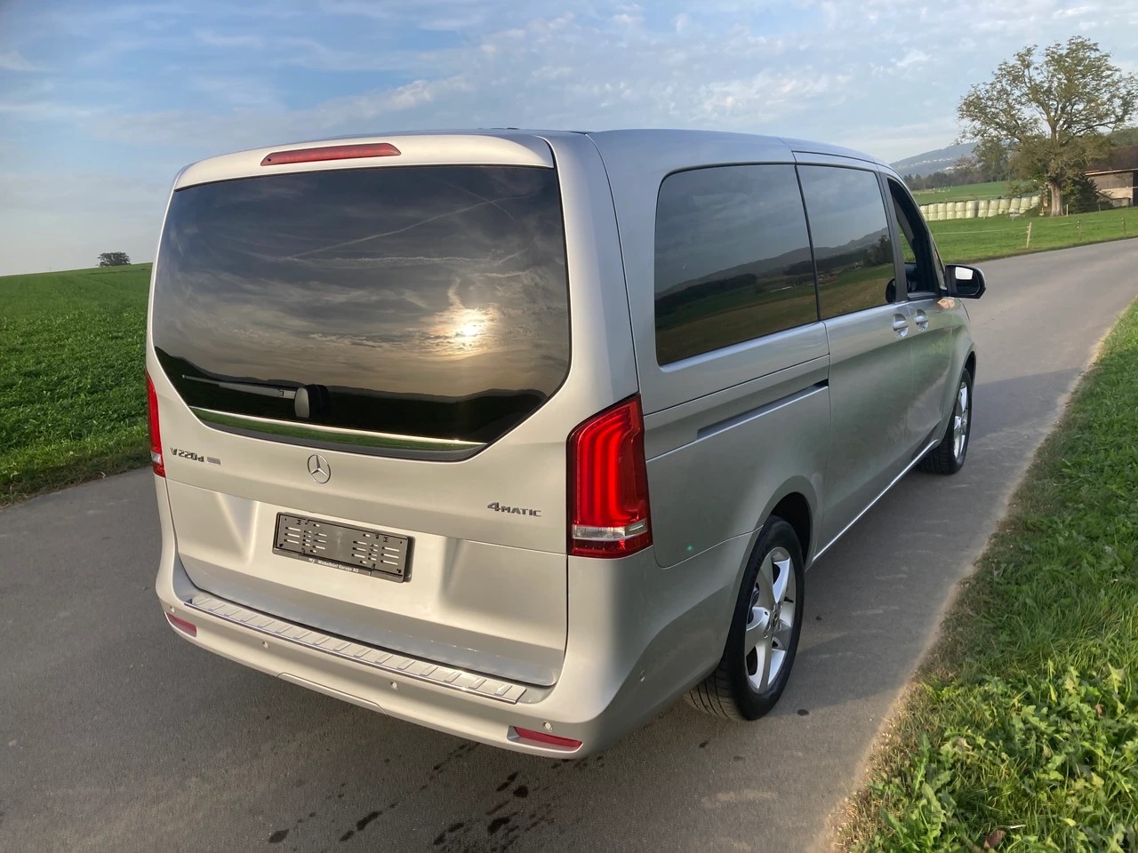 MERCEDES-BENZ V 220 d Trend lang 4Matic 9G-Tronic 7 Sitzer mit Anhängerkupplung-image-2