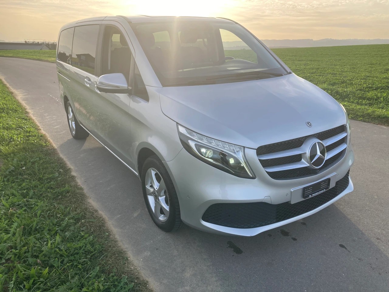 MERCEDES-BENZ V 220 d Trend lang 4Matic 9G-Tronic 7 Sitzer mit Anhängerkupplung-image-1