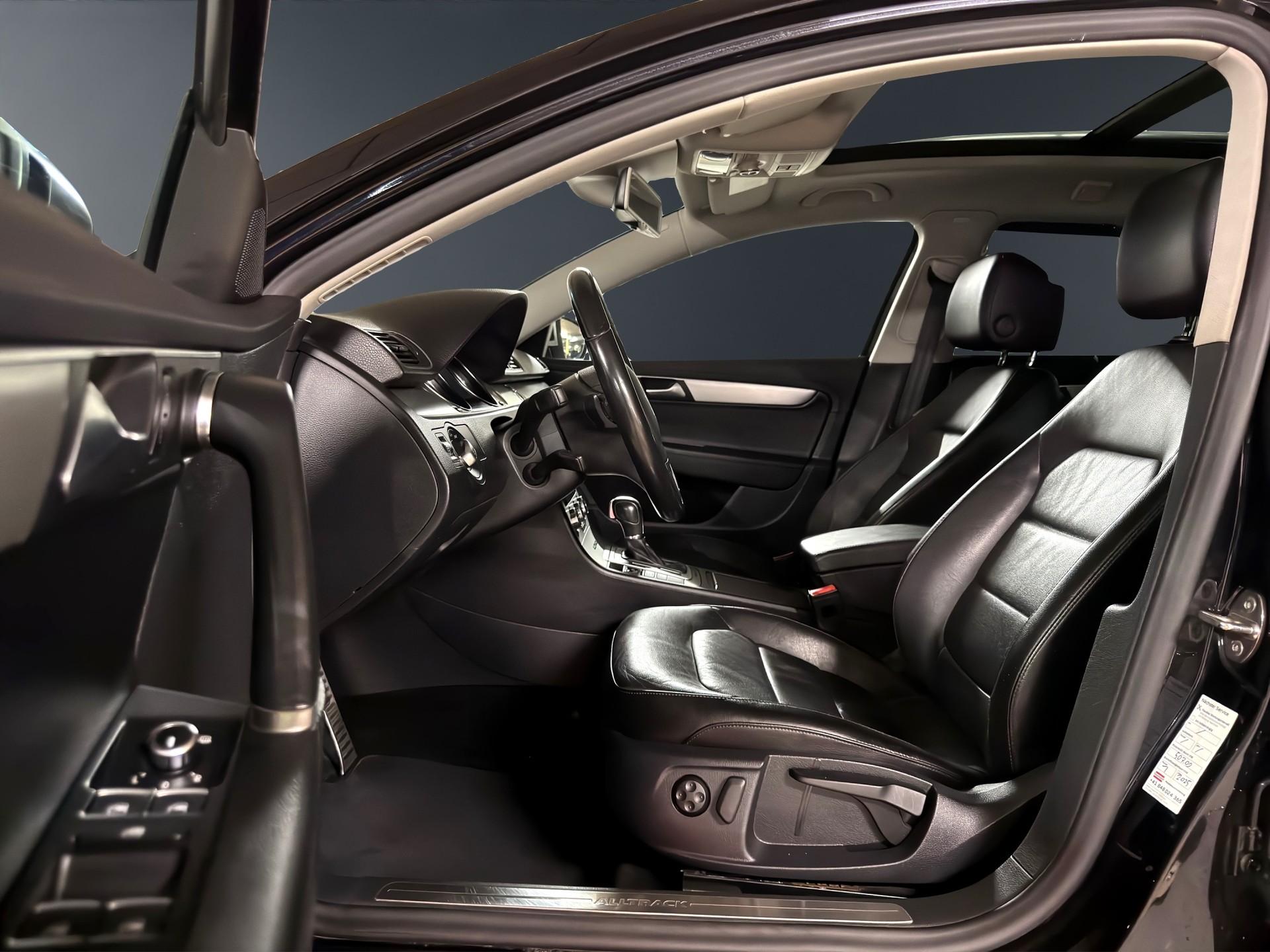 VW Passat Variant 2.0 TDI BMT Design 4M DSG-image-9