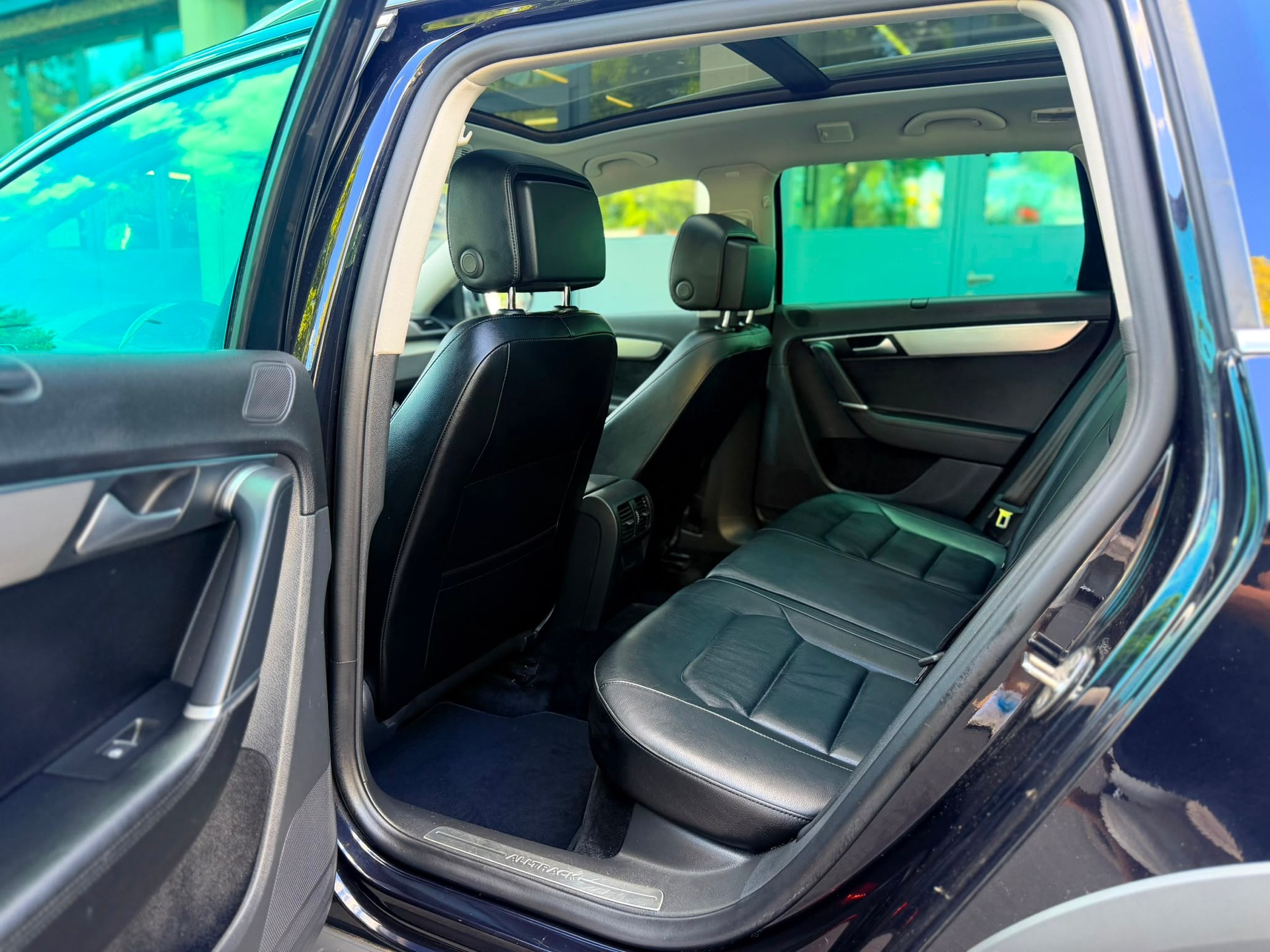 VW Passat Variant 2.0 TDI BMT Design 4M DSG-image-10