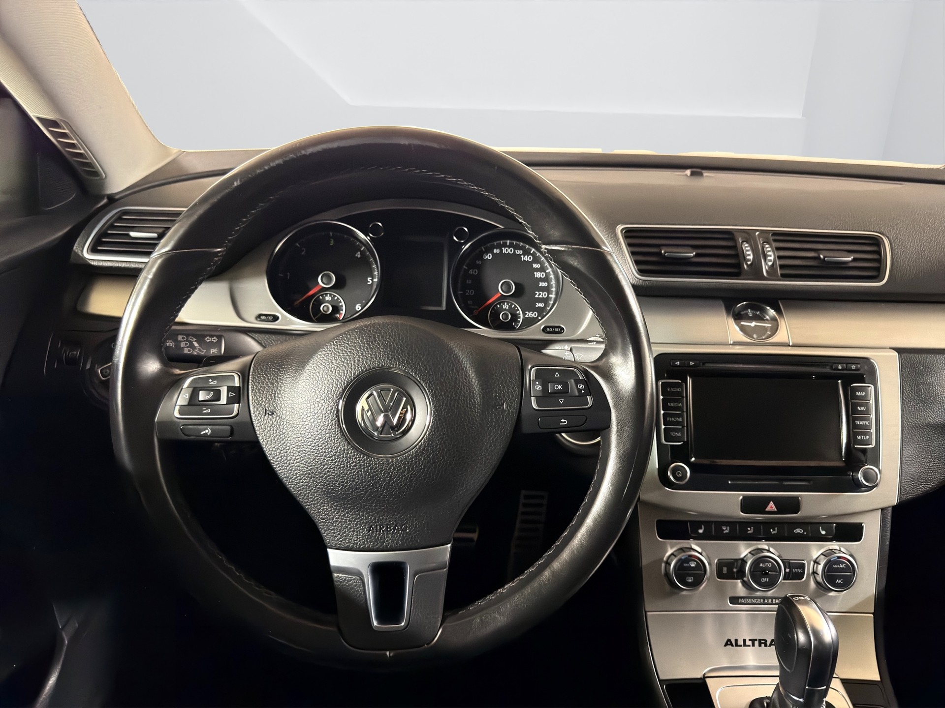 VW Passat Variant 2.0 TDI BMT Design 4M DSG-image-14