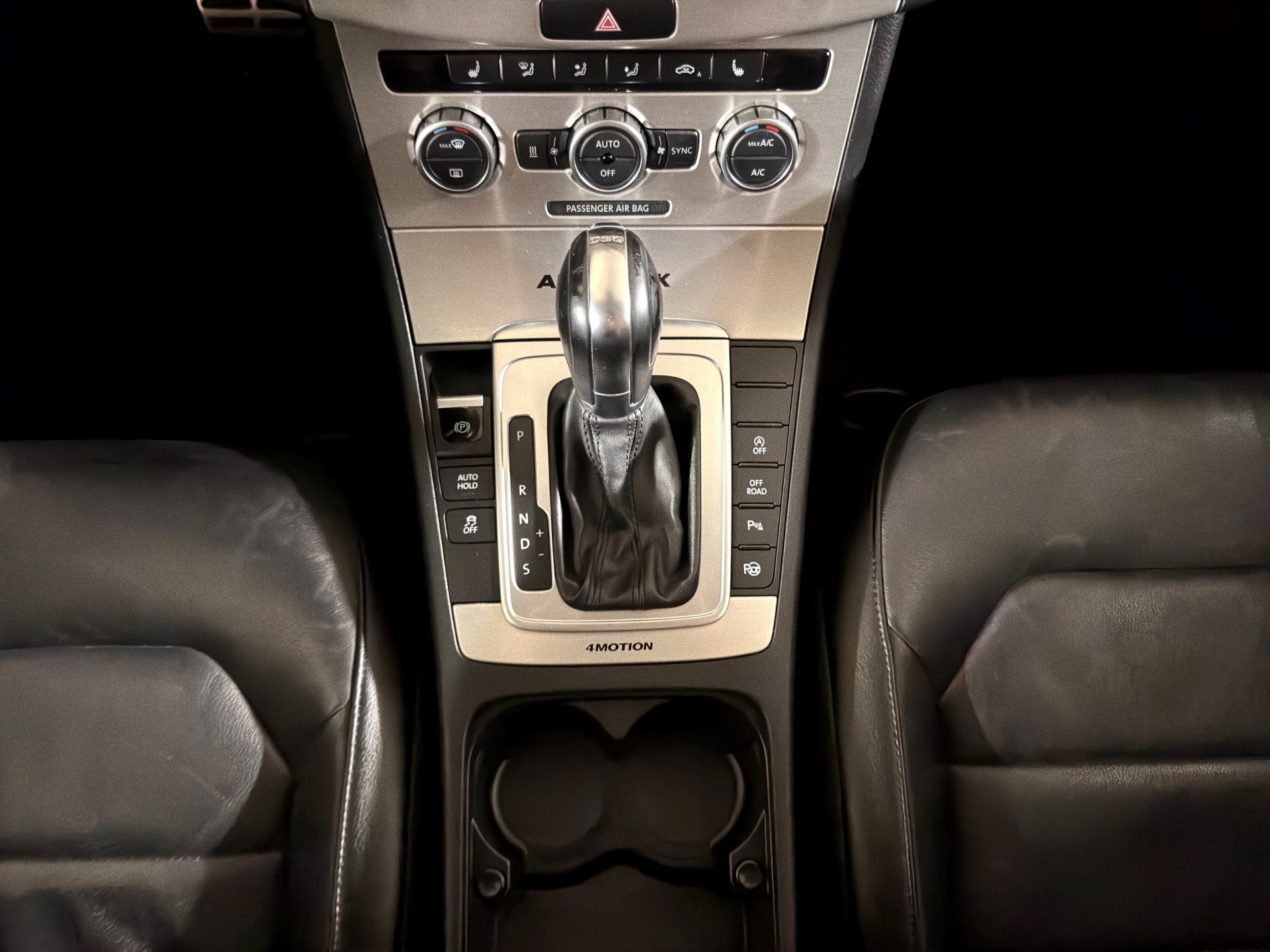 VW Passat Variant 2.0 TDI BMT Design 4M DSG-image-13