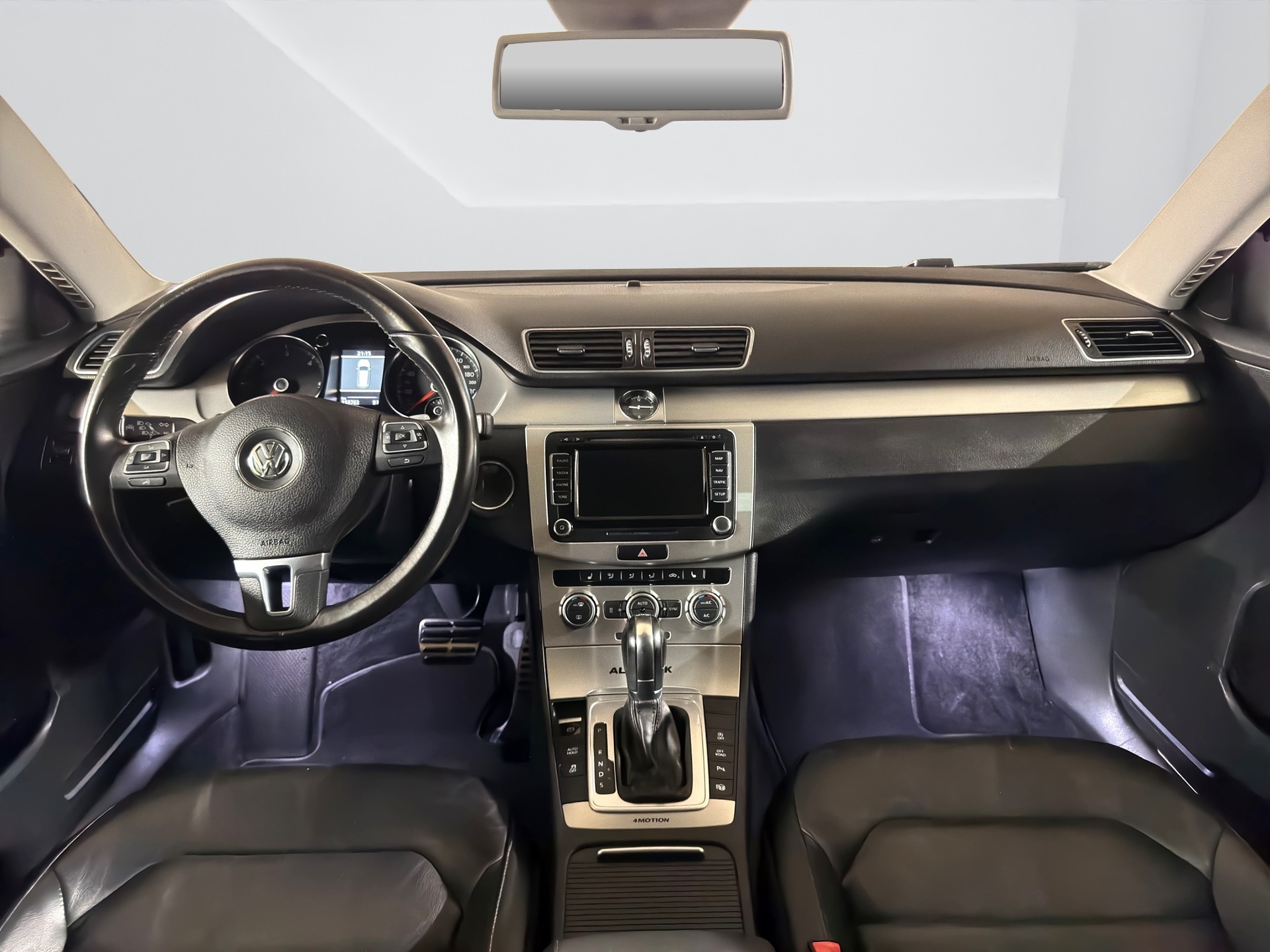 VW Passat Variant 2.0 TDI BMT Design 4M DSG-image-12