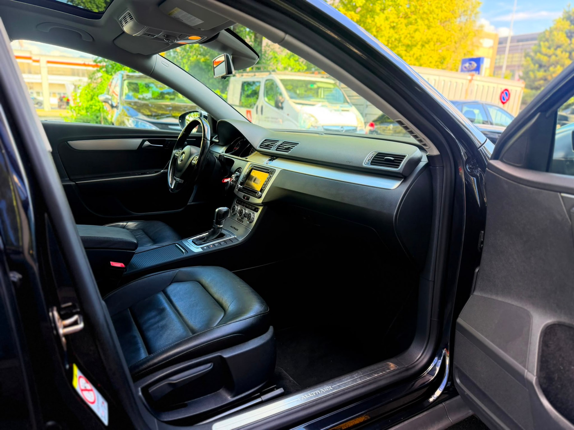 VW Passat Variant 2.0 TDI BMT Design 4M DSG-image-12