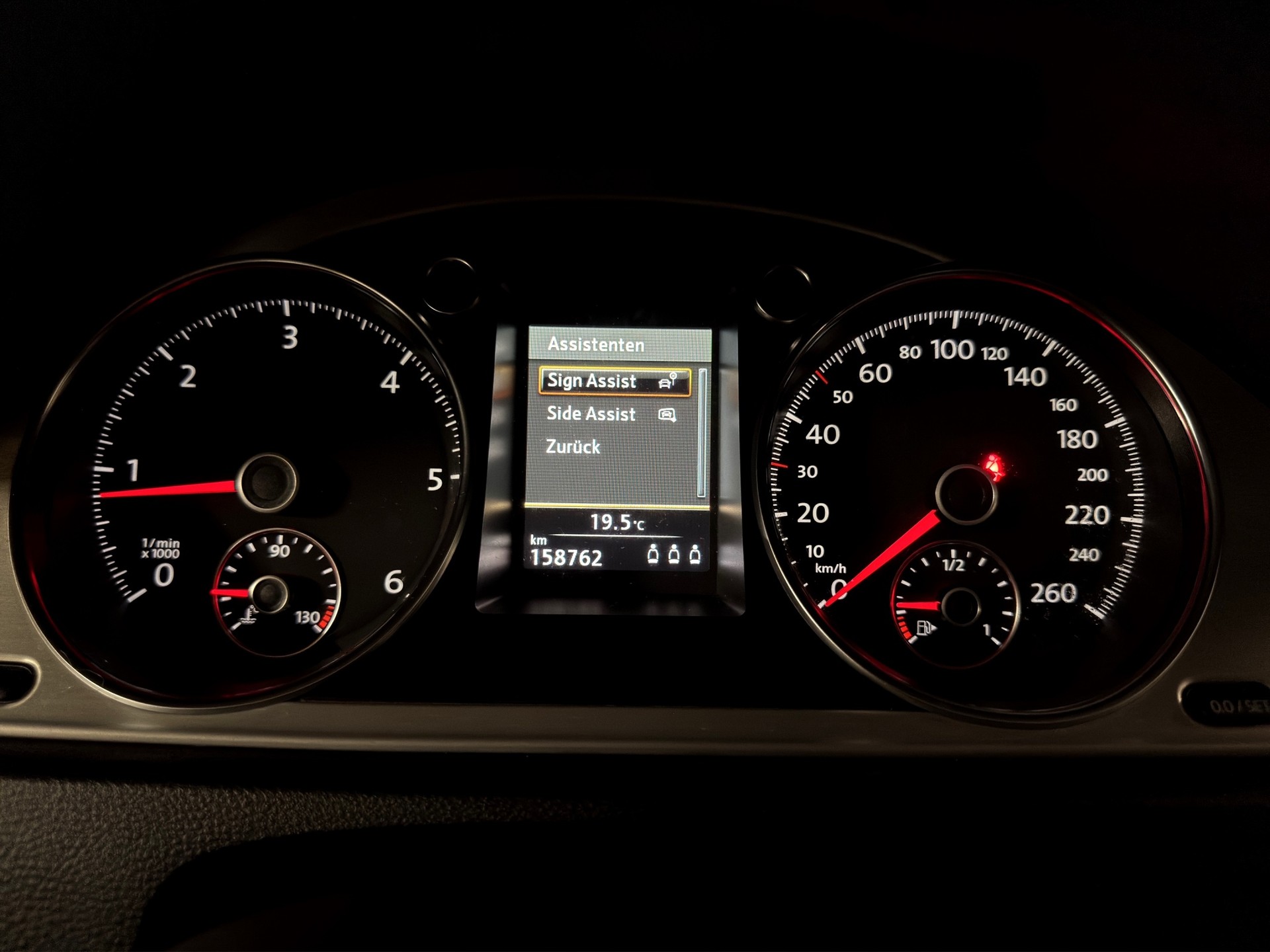 VW Passat Variant 2.0 TDI BMT Design 4M DSG-image-15