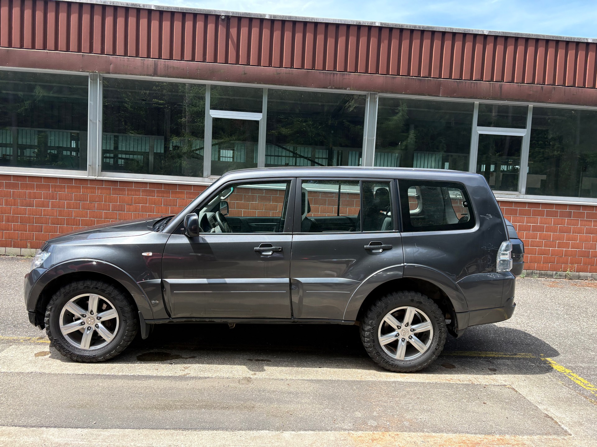 MITSUBISHI Pajero 3.2 DI-D Swiss Professional-image-0