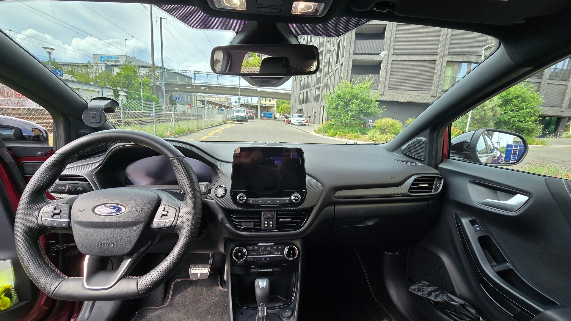 FORD 1.0 EcoB Hybrid 125 Vivid Ruby Edition-image-5