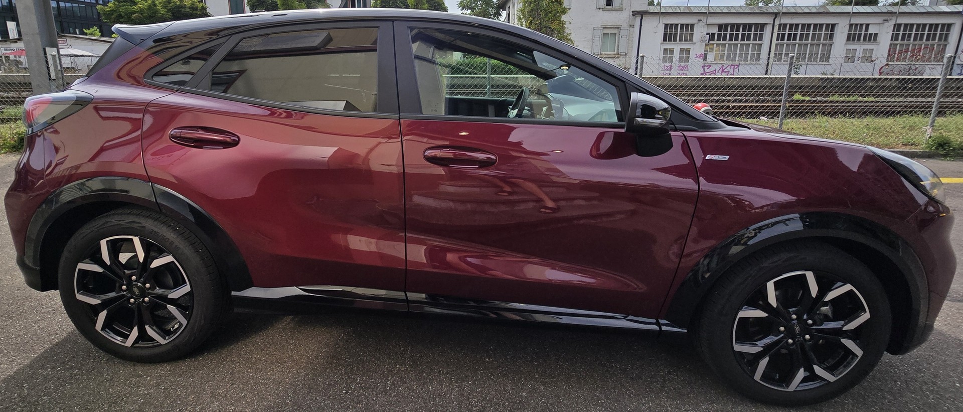 FORD 1.0 EcoB Hybrid 125 Vivid Ruby Edition-image-4