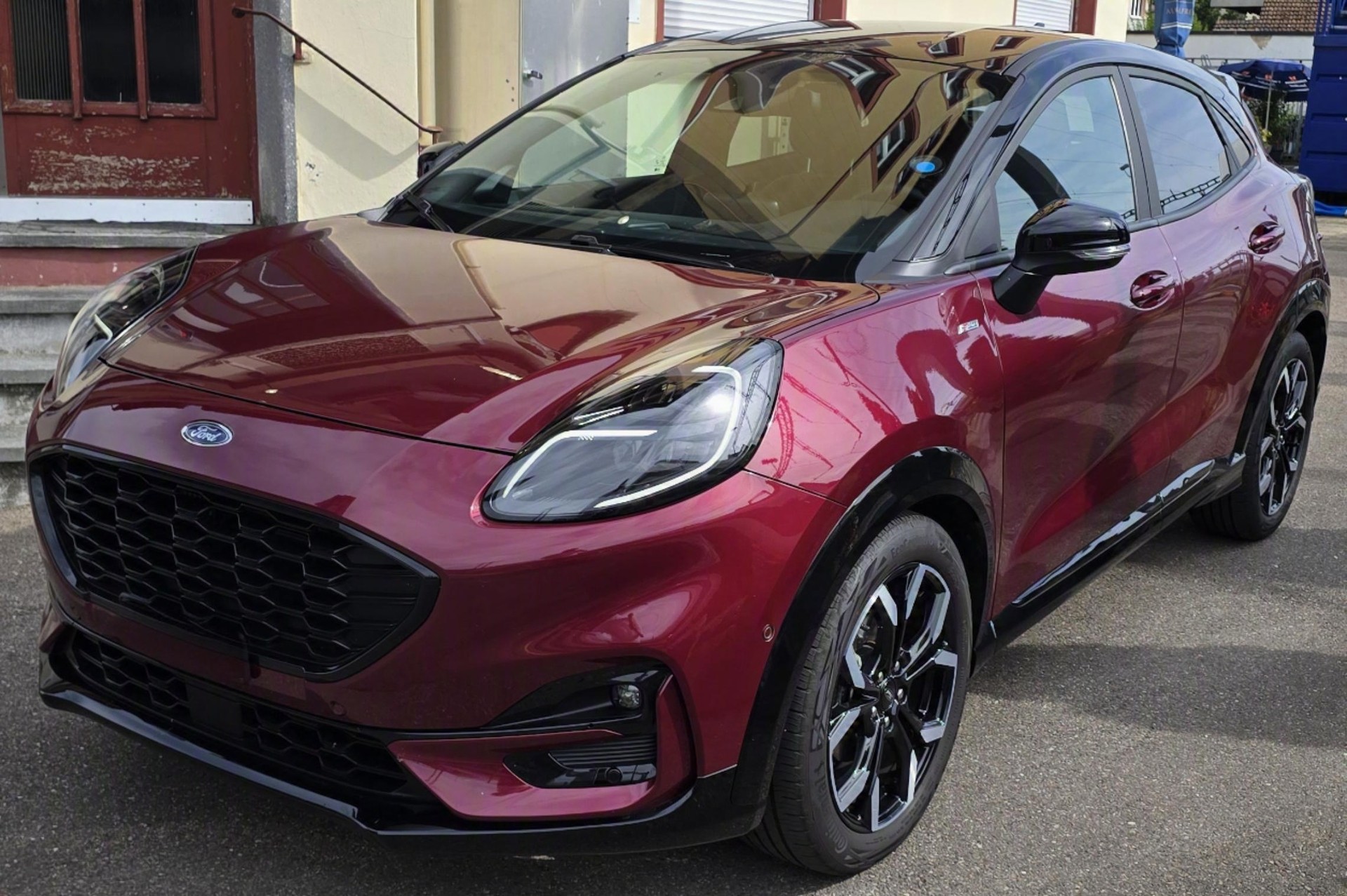 FORD 1.0 EcoB Hybrid 125 Vivid Ruby Edition-image-0