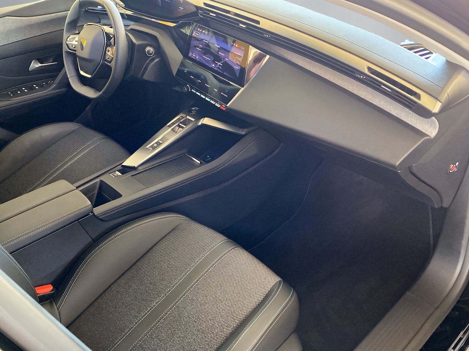 PEUGEOT 308 1.2 PureTech Allure-image-11
