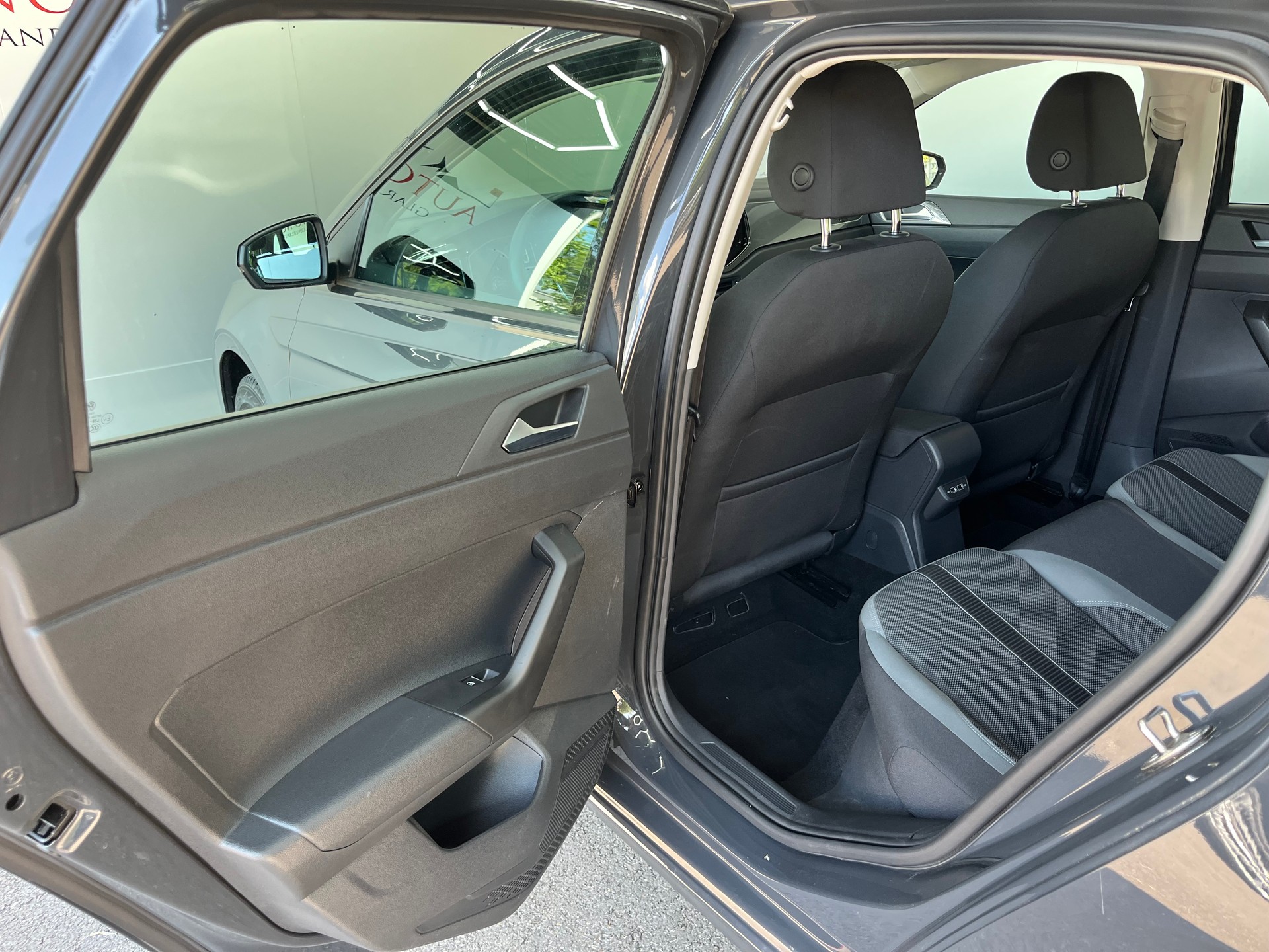 VW Polo 1.6 TDI Highline-image-7