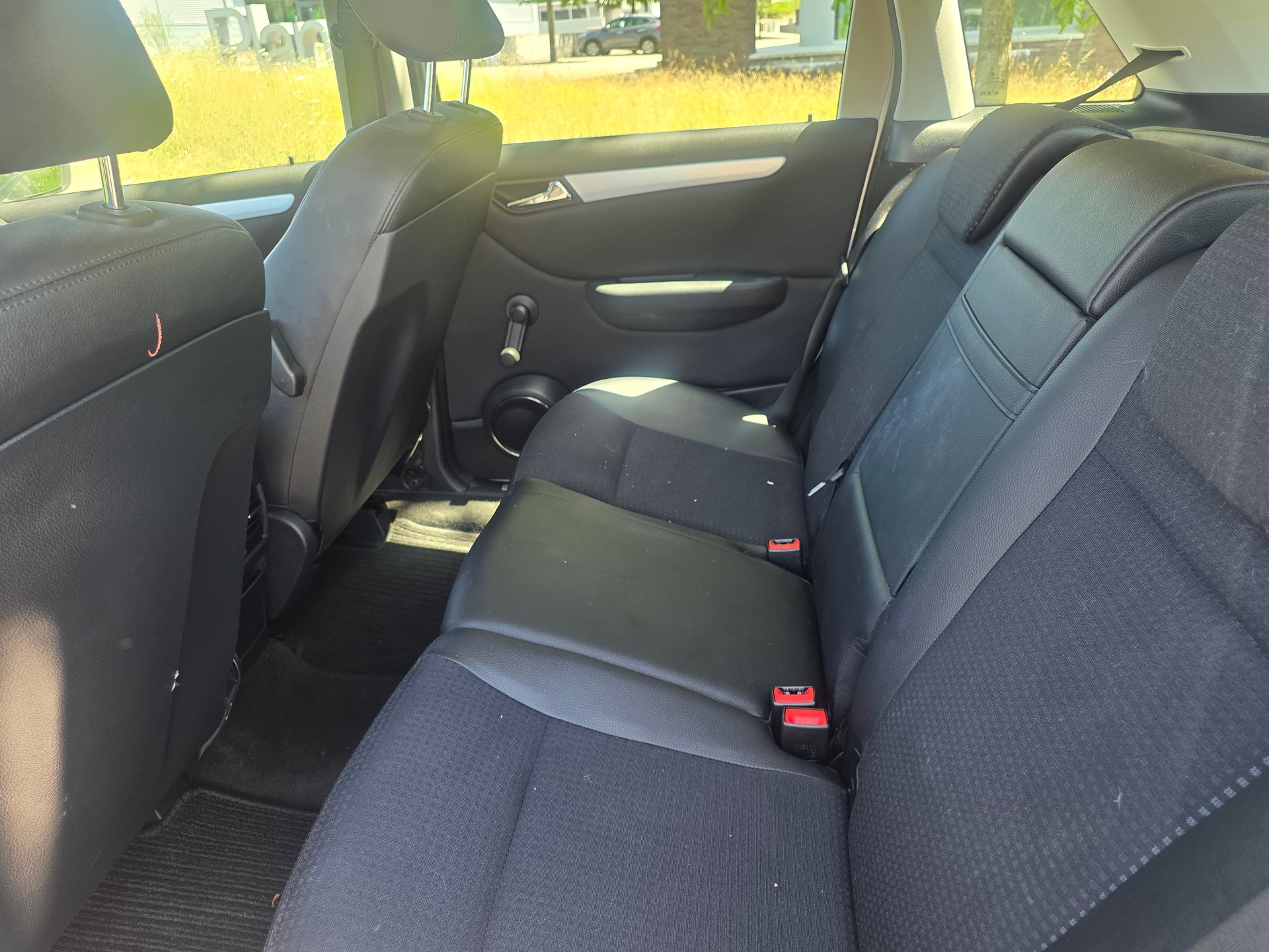 MERCEDES-BENZ B 200 T-image-11