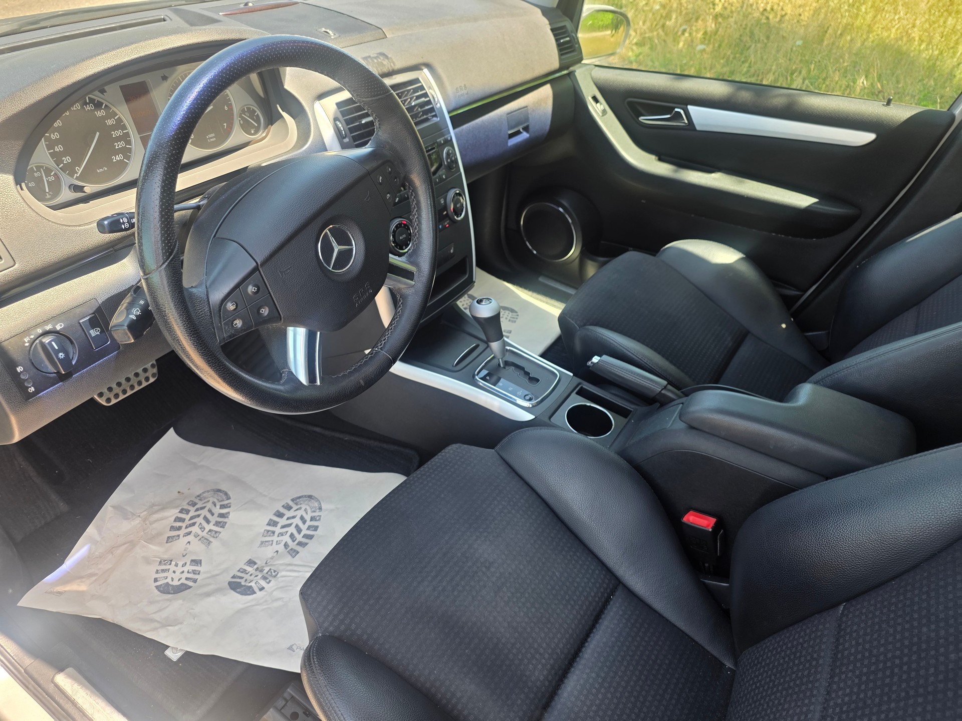MERCEDES-BENZ B 200 T-image-10