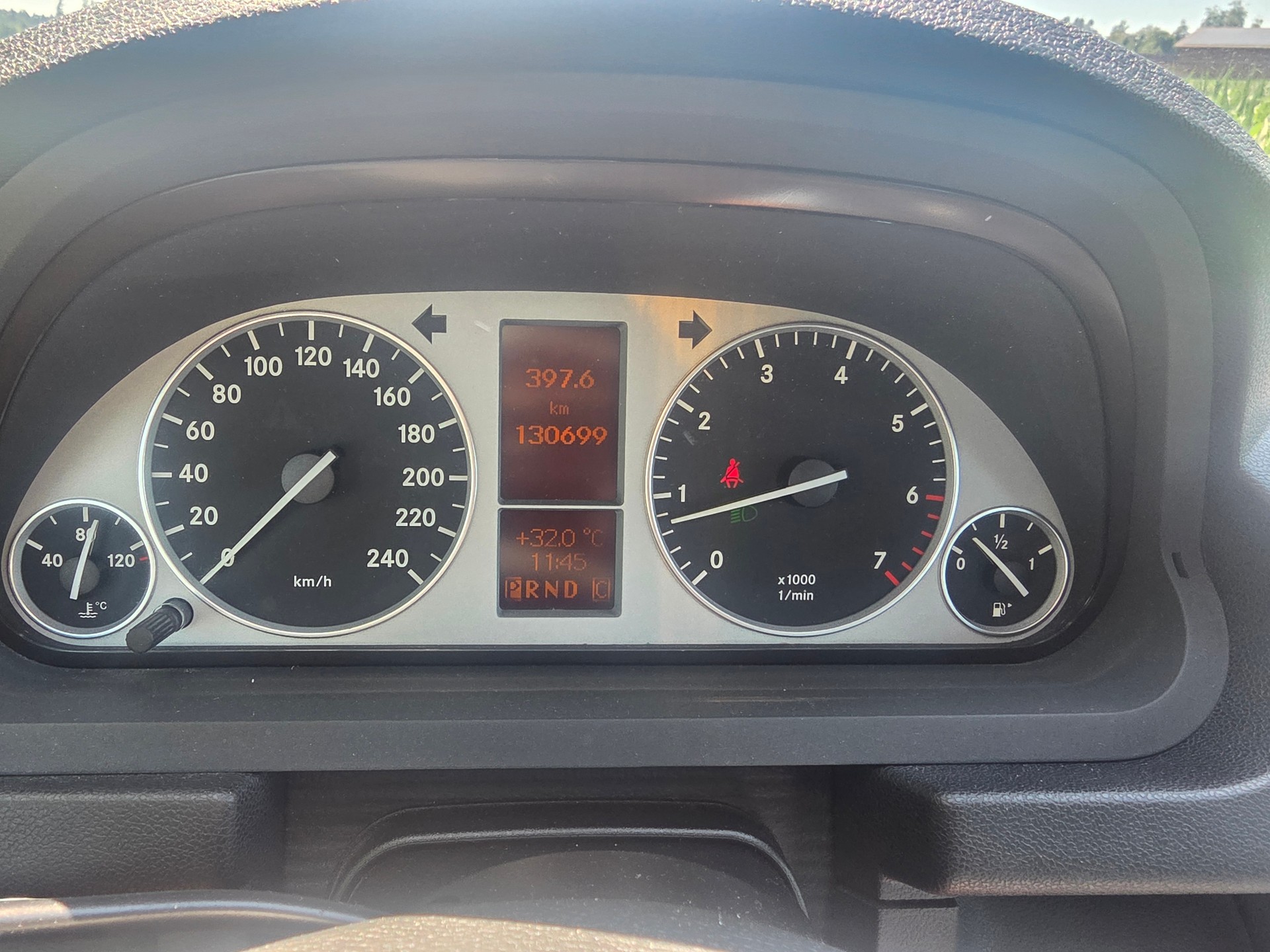 MERCEDES-BENZ B 200 T-image-13