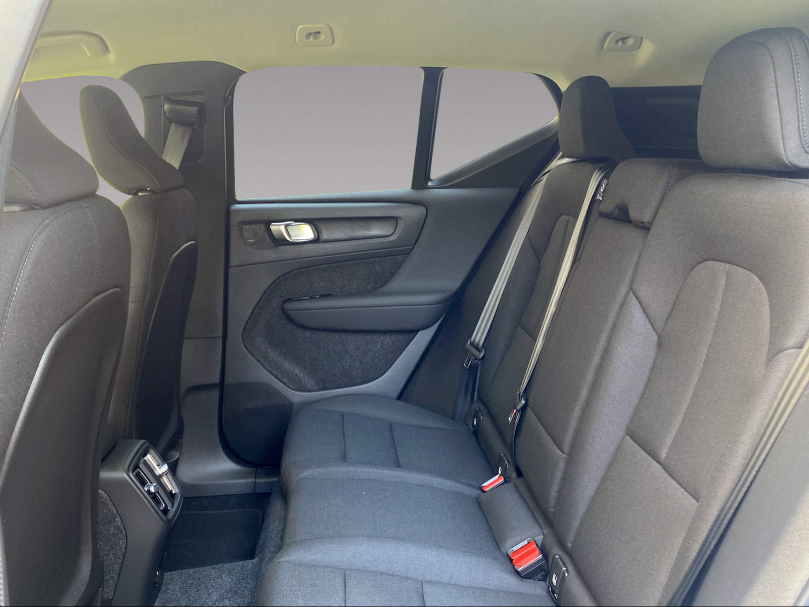 VOLVO EX40 Essential-image-10