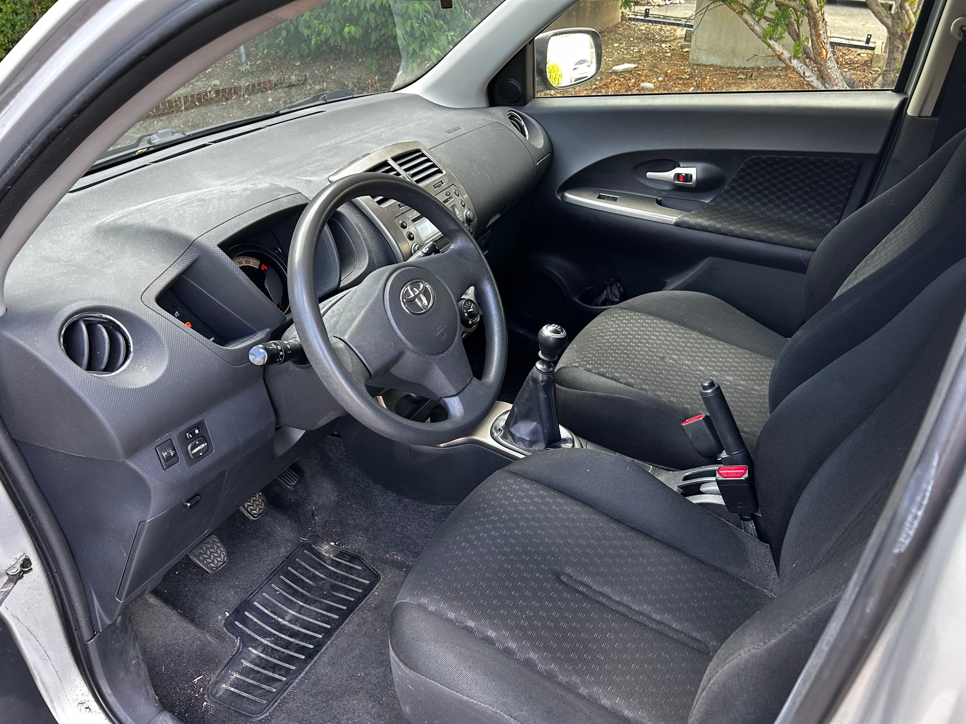 TOYOTA UrbanCruiser 1.4 D-4D Linea Sol 4WD-image-6
