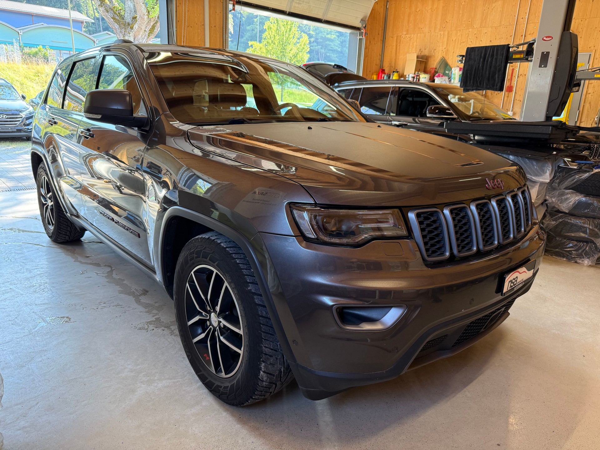 JEEP Grand Cherokee 3.0 CRD 75th Anniversary Automatic-showroom-element-2