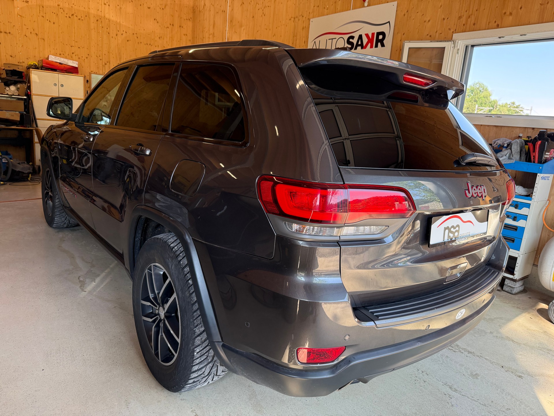 JEEP Grand Cherokee 3.0 CRD 75th Anniversary Automatic-image-5