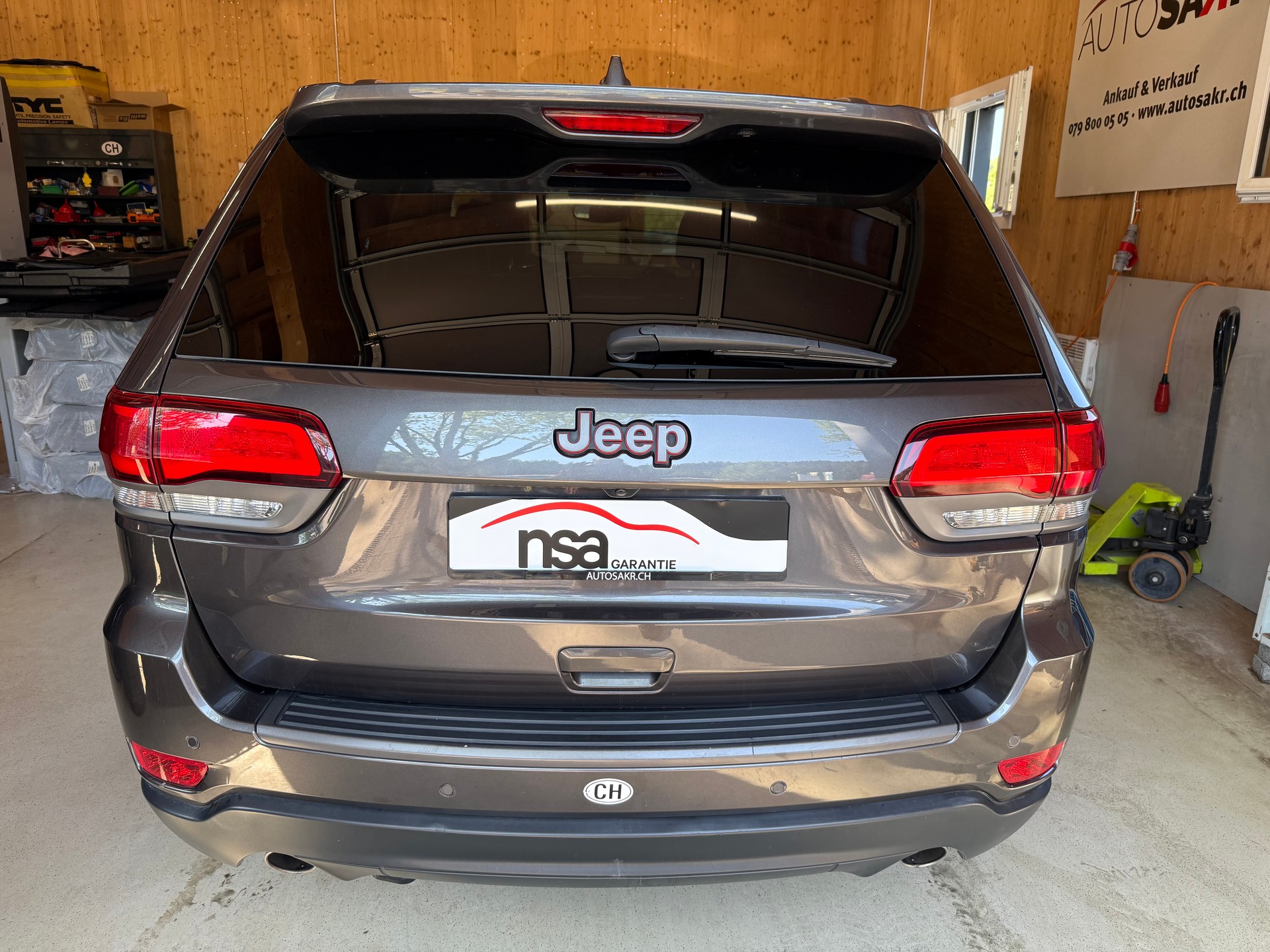 JEEP Grand Cherokee 3.0 CRD 75th Anniversary Automatic-image-4