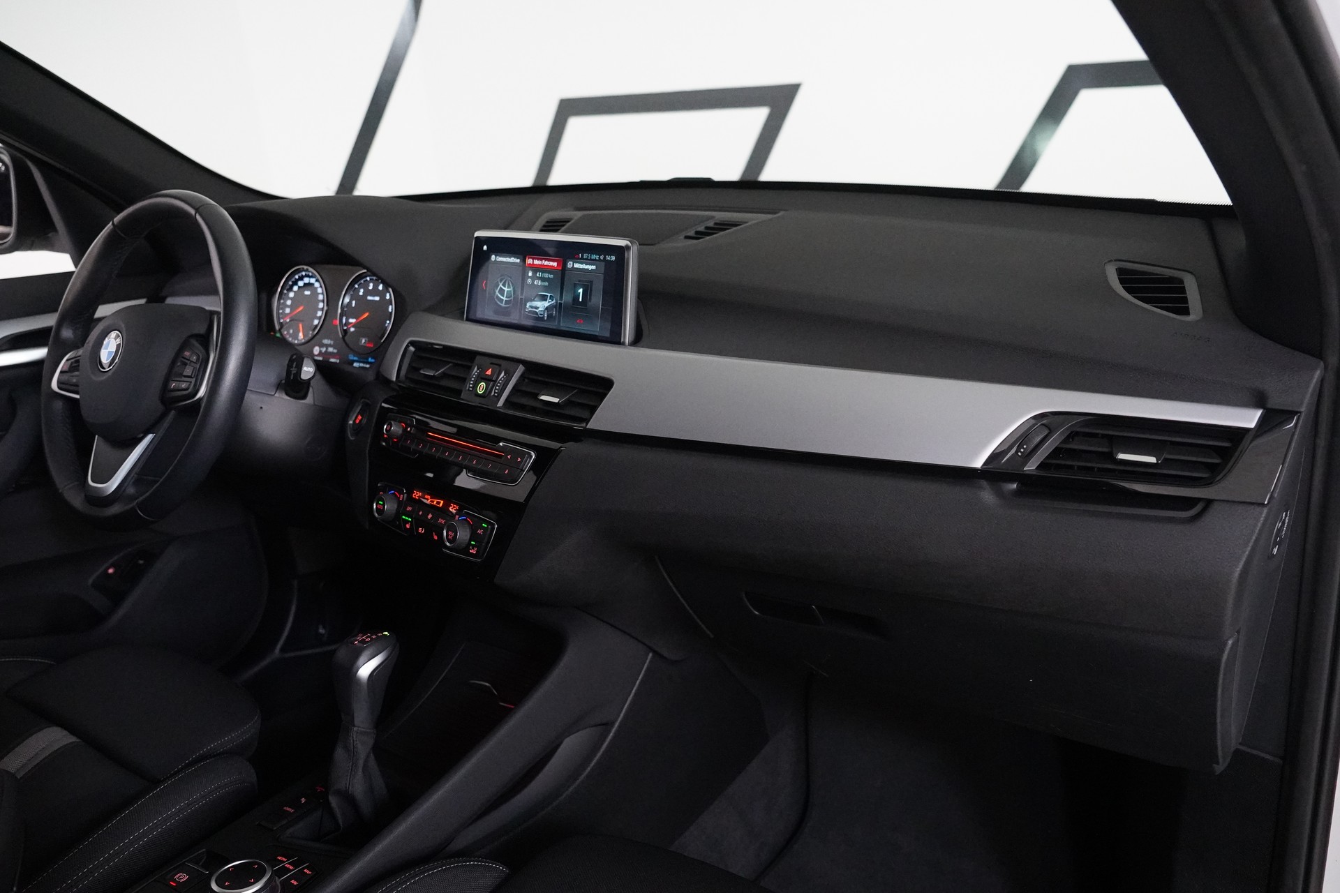 BMW X1 xDrive 25e Steptronic-image-17