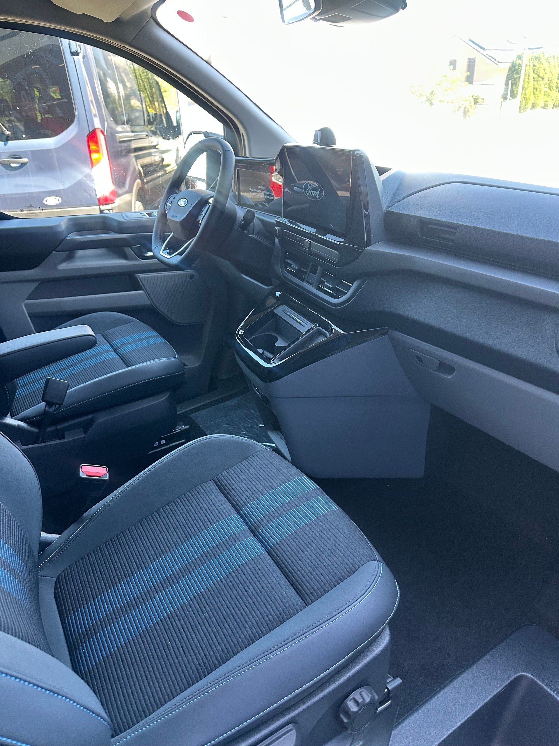 FORD Tourneo Custom 320 L1 2.0 EcoBl Sport/170CV/Aut.4x4-image-14