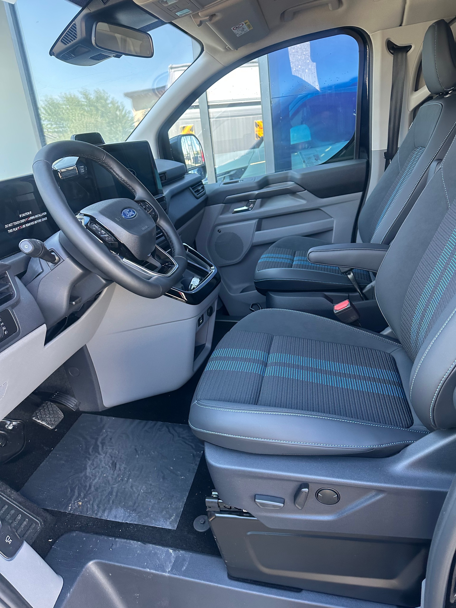 FORD Tourneo Custom 320 L1 2.0 EcoBl Sport/170CV/Aut.4x4-image-9