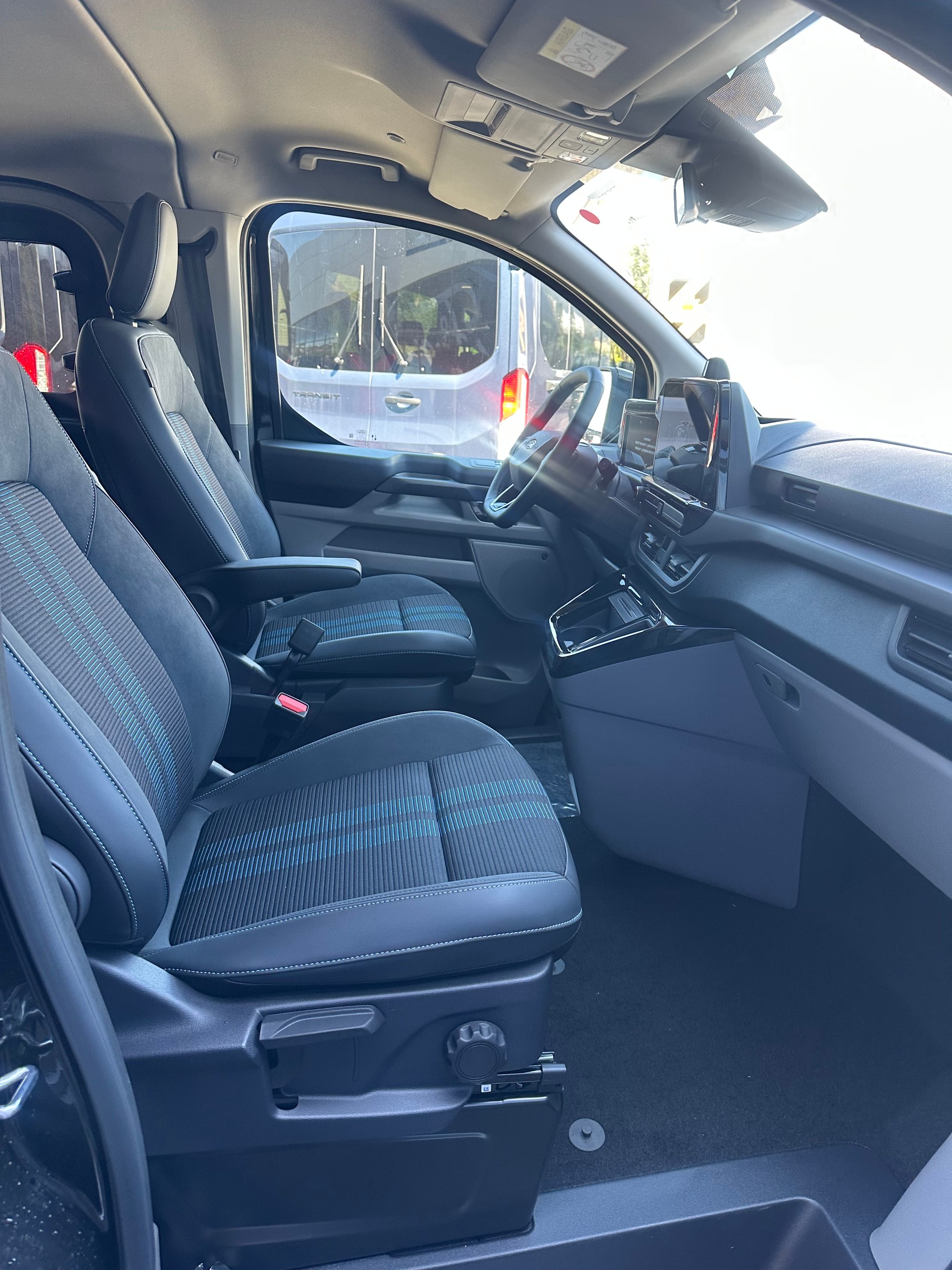 FORD Tourneo Custom 320 L1 2.0 EcoBl Sport/170CV/Aut.4x4-image-13