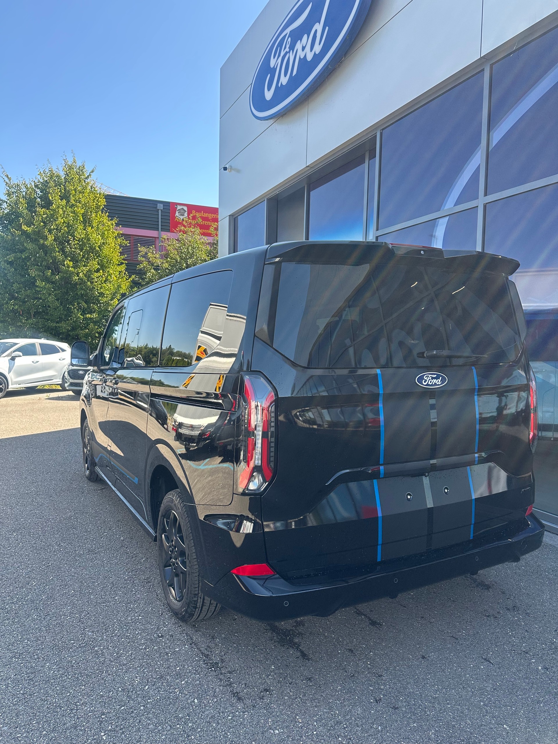 FORD Tourneo Custom 320 L1 2.0 EcoBl Sport/170CV/Aut.4x4-image-3