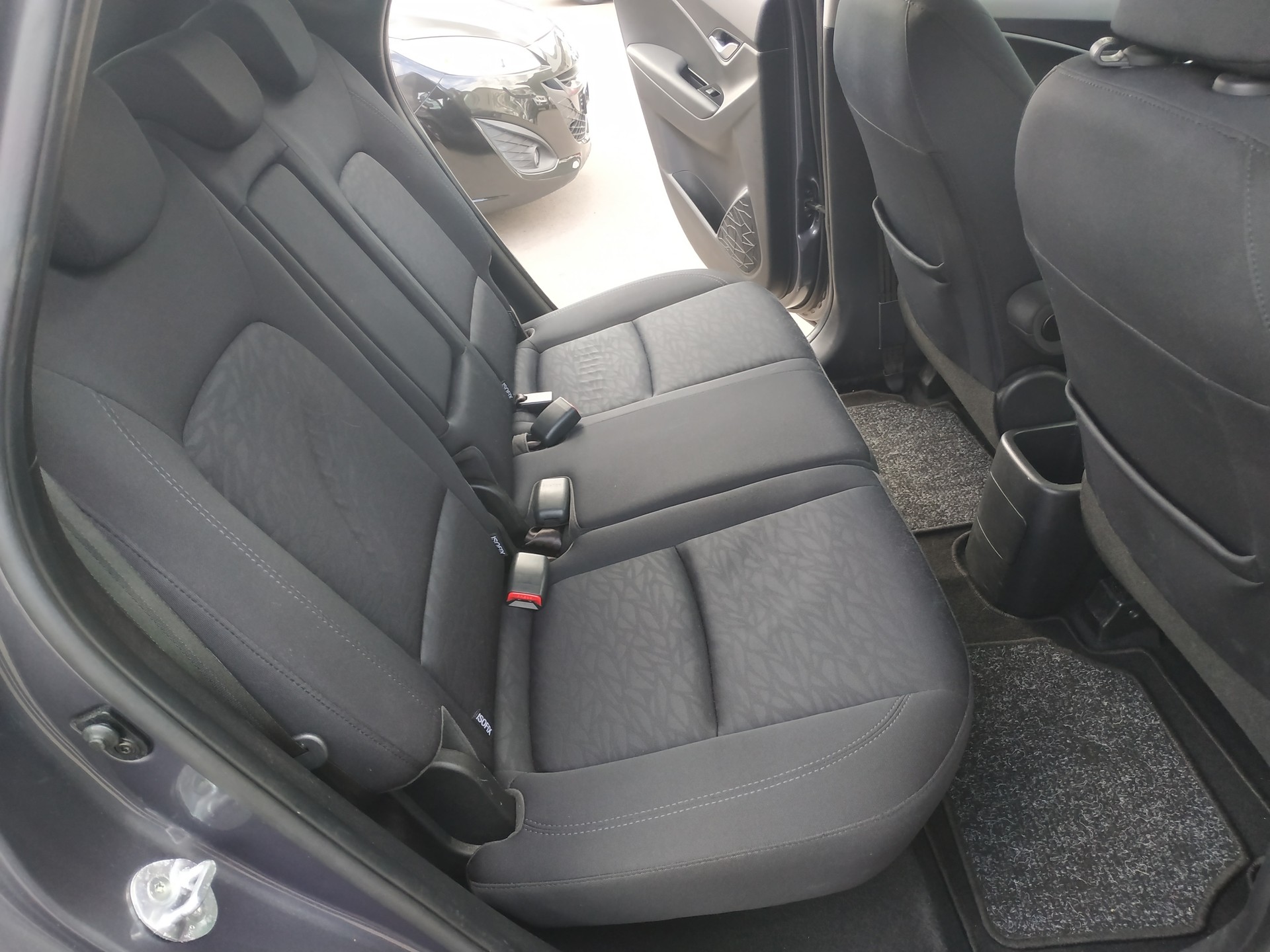 HYUNDAI iX20 1.6 CRDi Amplia-image-18
