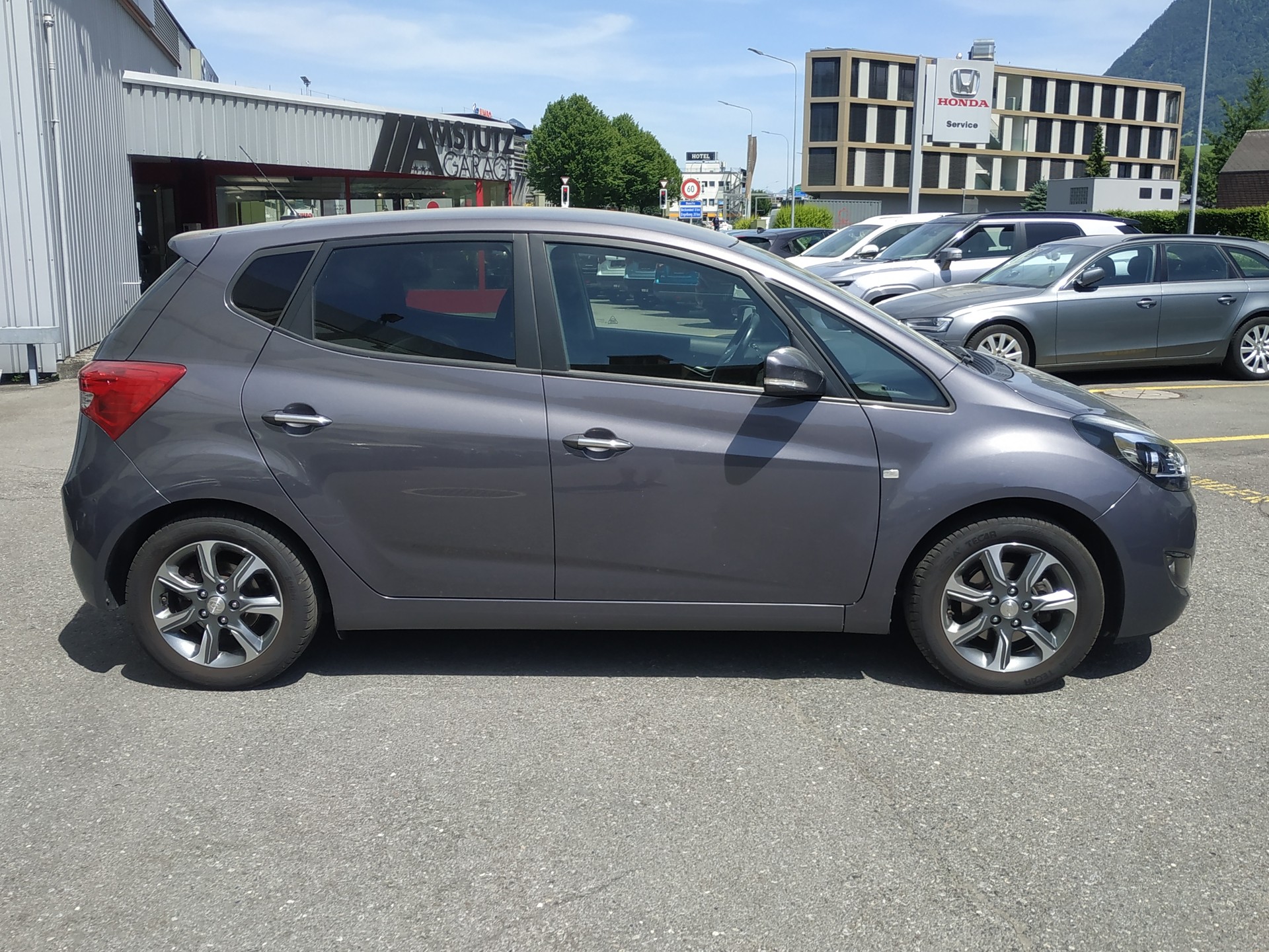 HYUNDAI iX20 1.6 CRDi Amplia-image-5