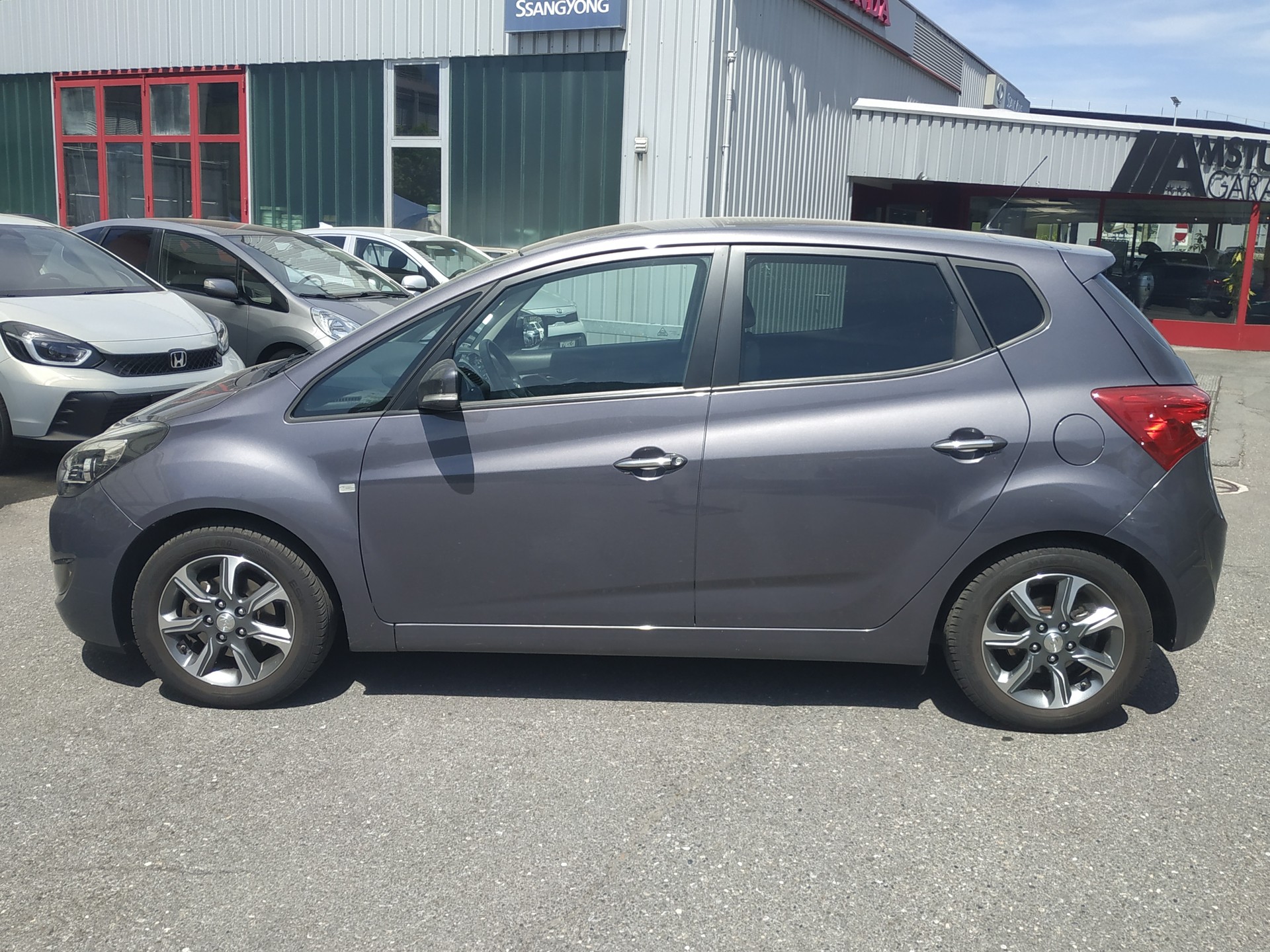 HYUNDAI iX20 1.6 CRDi Amplia-image-7