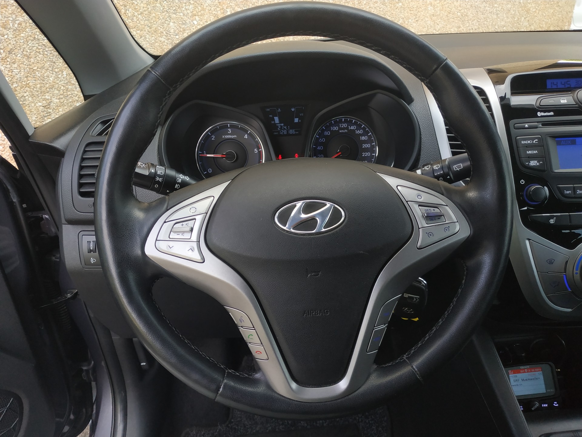 HYUNDAI iX20 1.6 CRDi Amplia-image-14