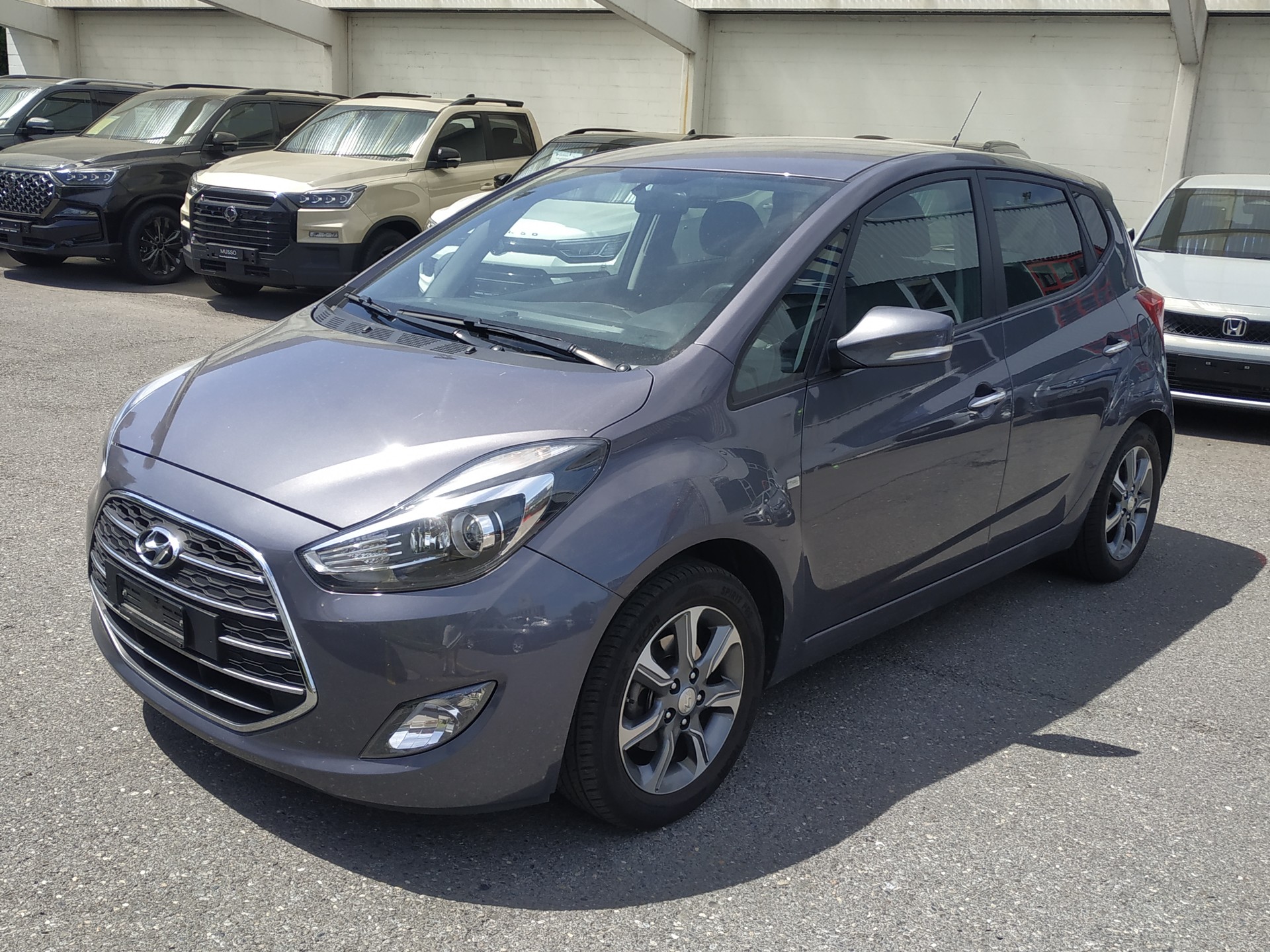 HYUNDAI iX20 1.6 CRDi Amplia-image-2