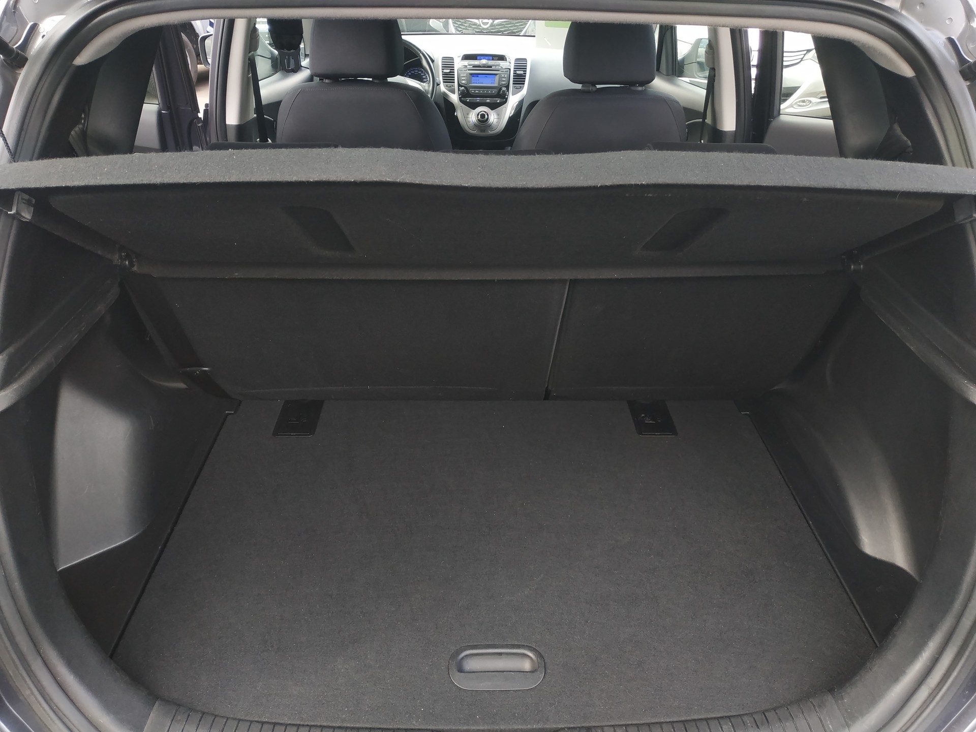HYUNDAI iX20 1.6 CRDi Amplia-image-19