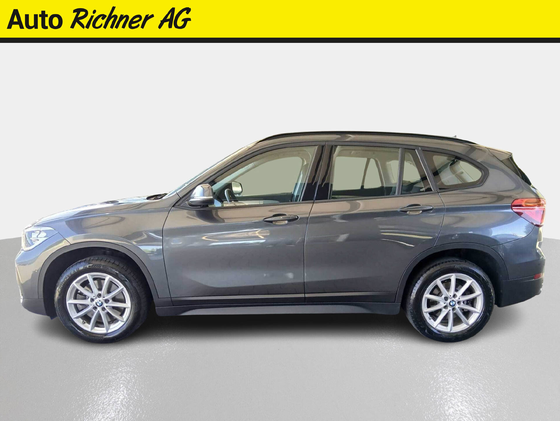 BMW X1 20d xDrive-showroom-element-2
