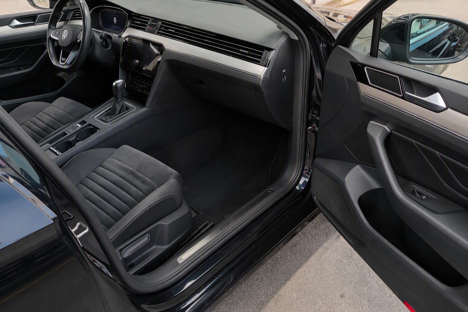 VW Passat 2.0 TDI BMT Elegance 4Motion DSG-image-3